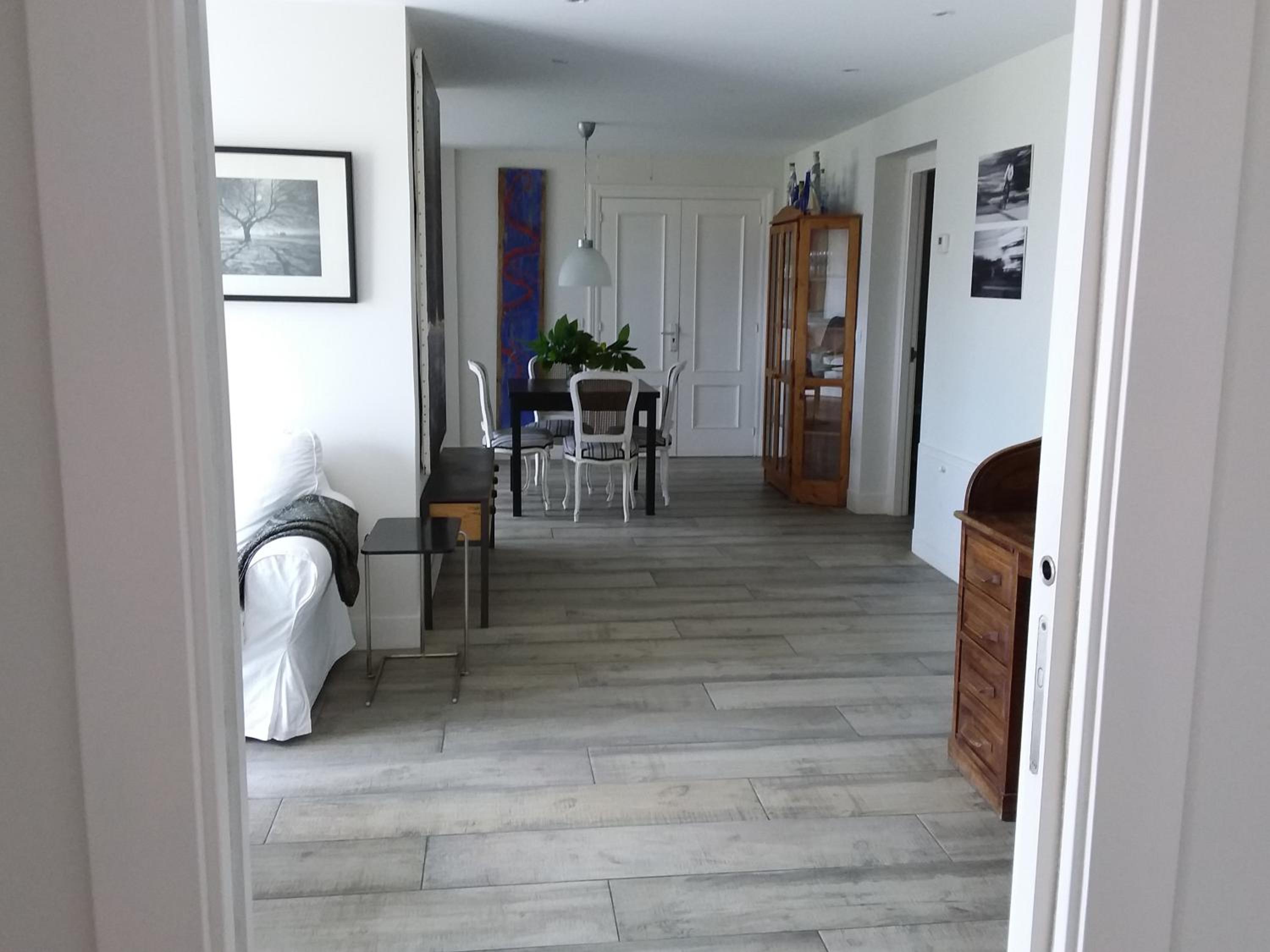 Apartment with Mountain View - Photo 3
