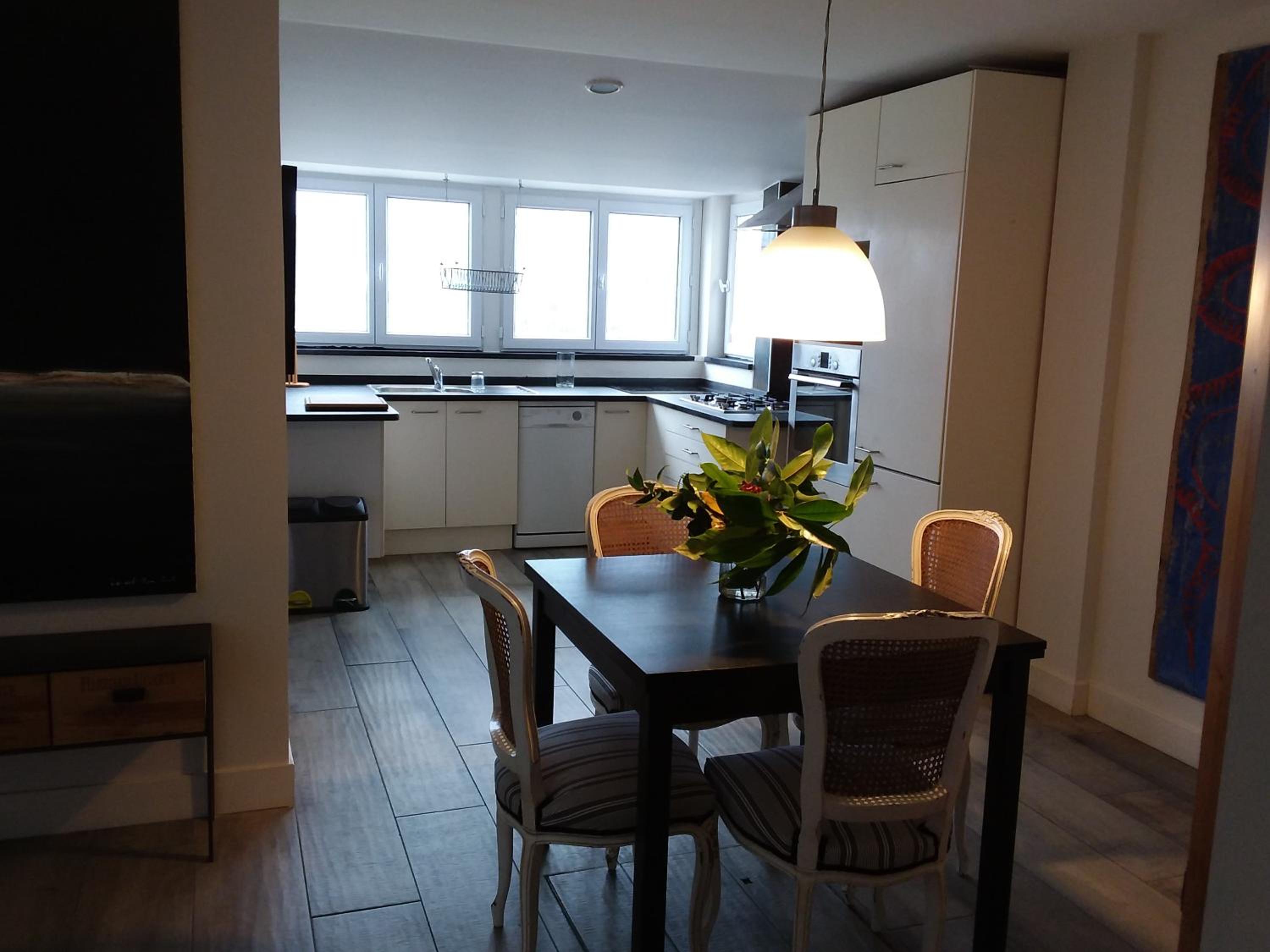 Apartment with Mountain View - Photo 9