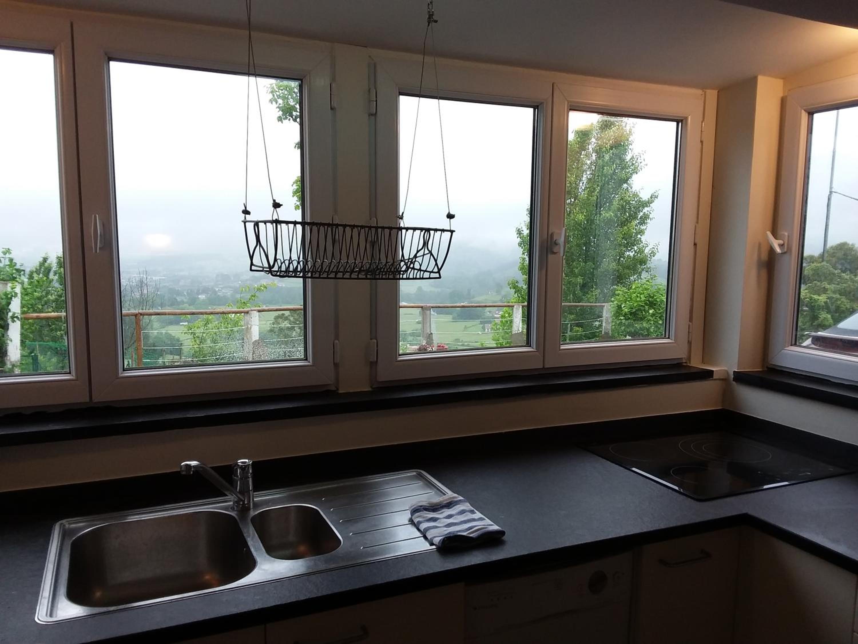 Apartment with Mountain View - Photo 14