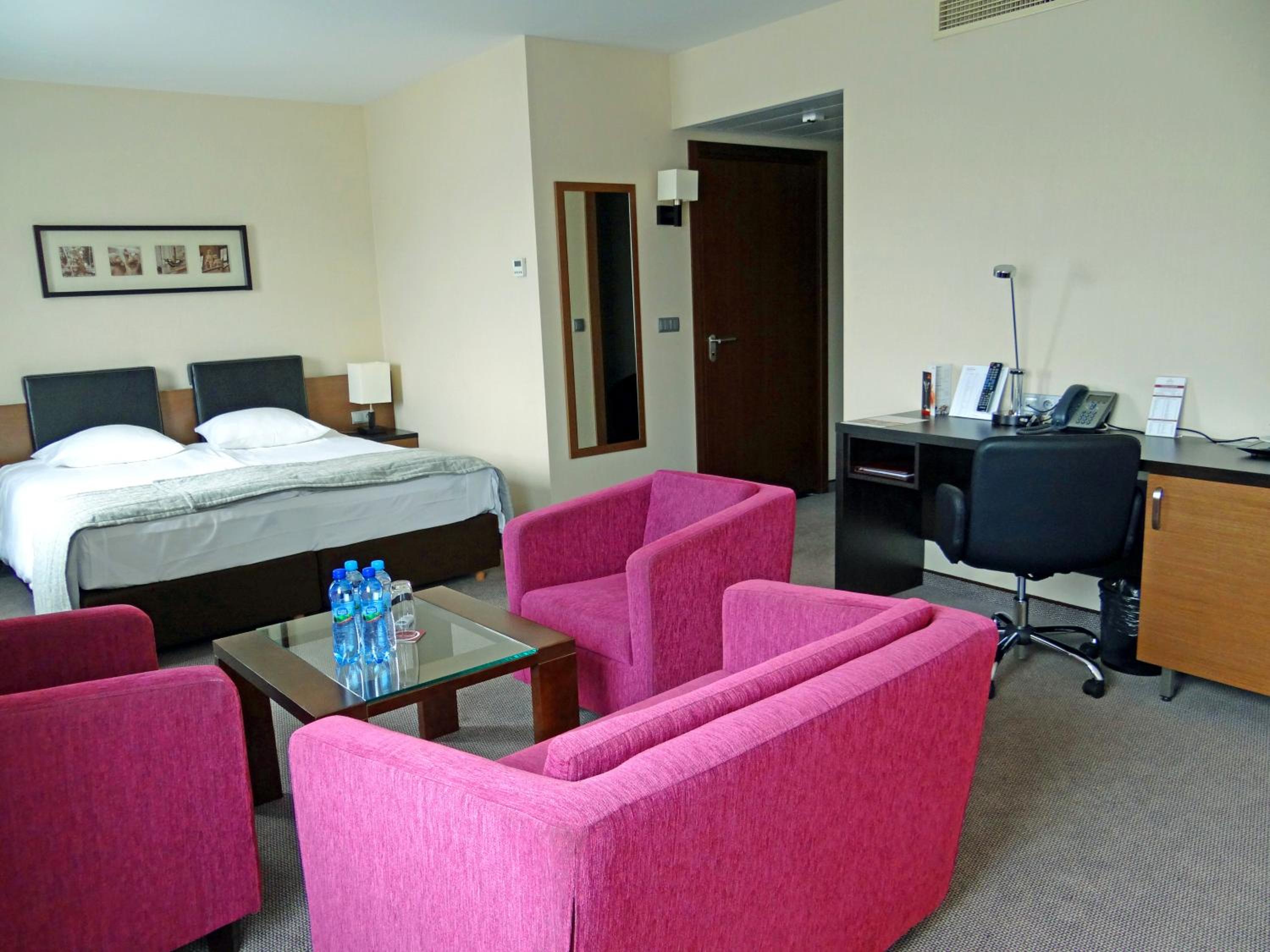 Junior Suite (2 Adults) - Photo 4