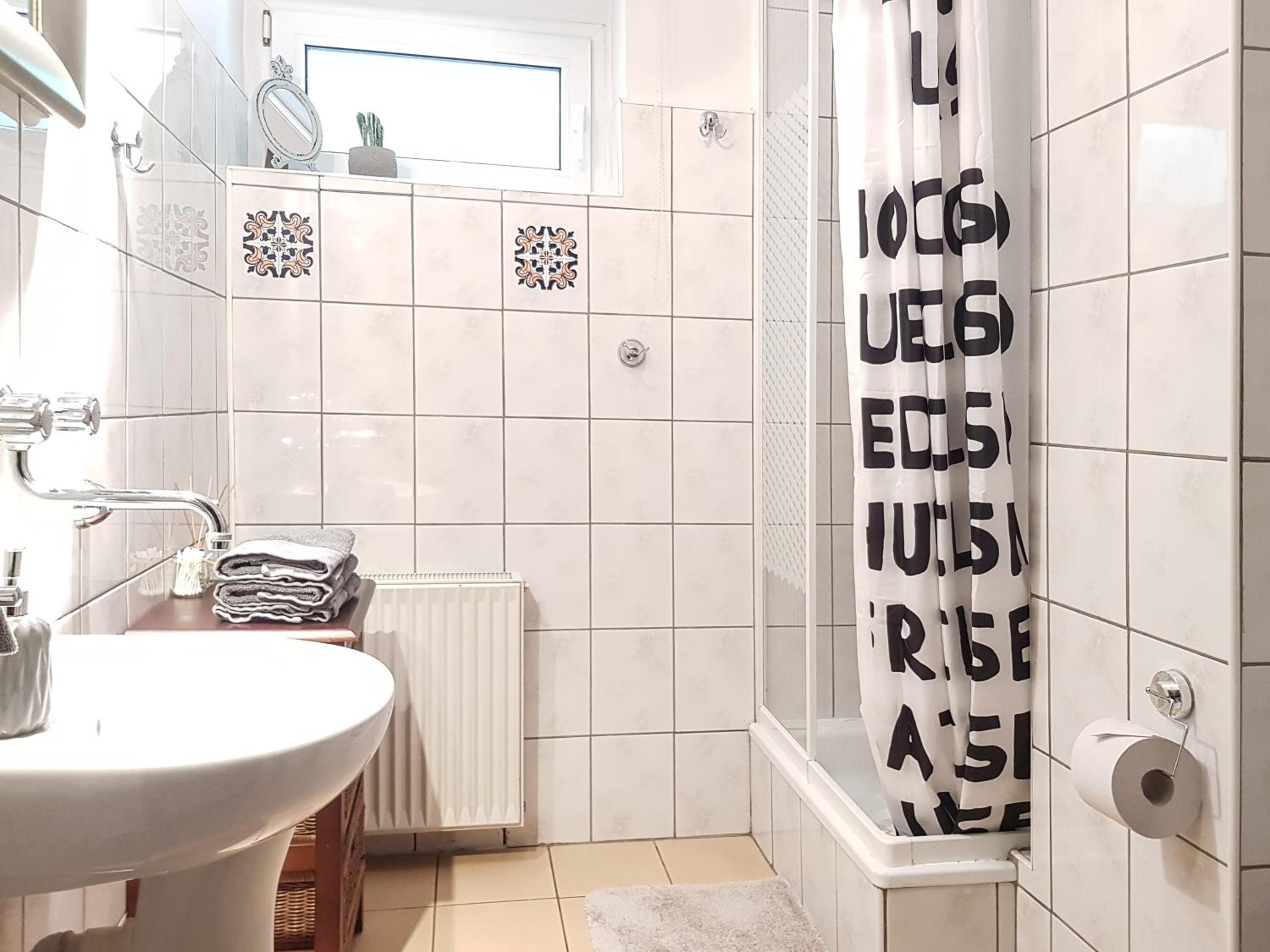 Quadruple Room with Shower - Photo 5