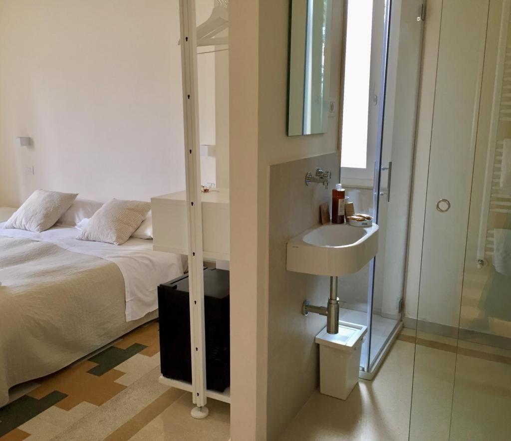 Standard Double Room photo 2