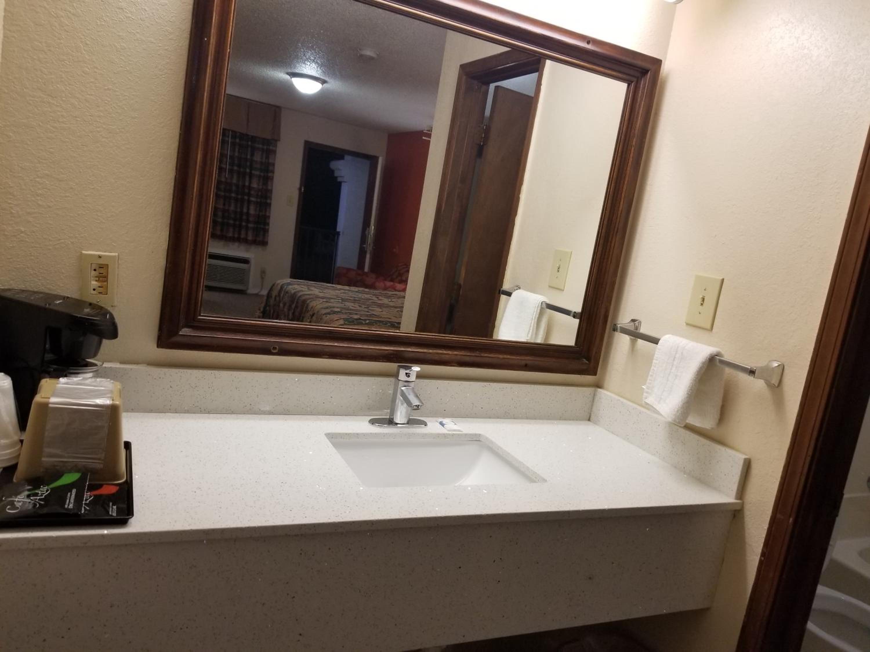 Deluxe King Suite photo 2