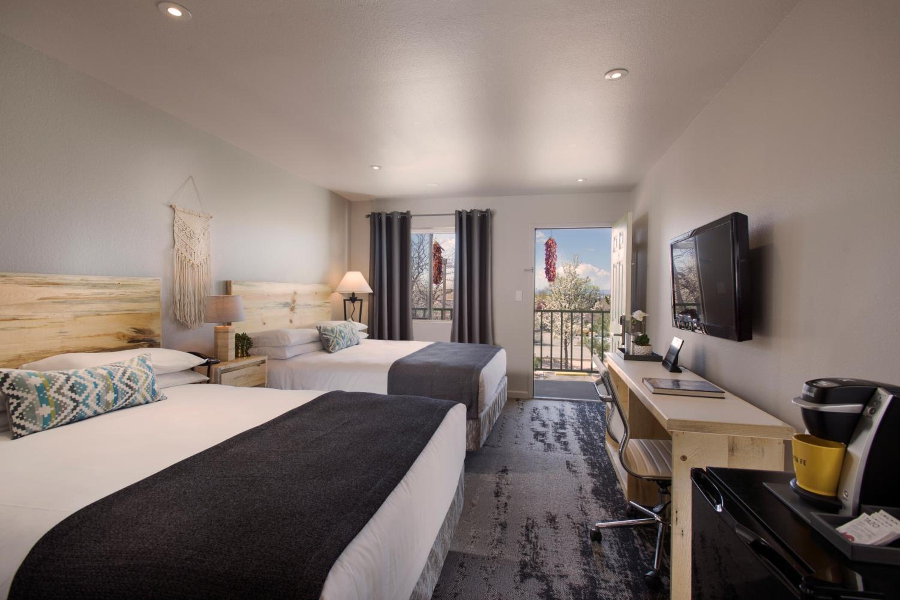 Queen Room with Two Queen Beds - Photo 2