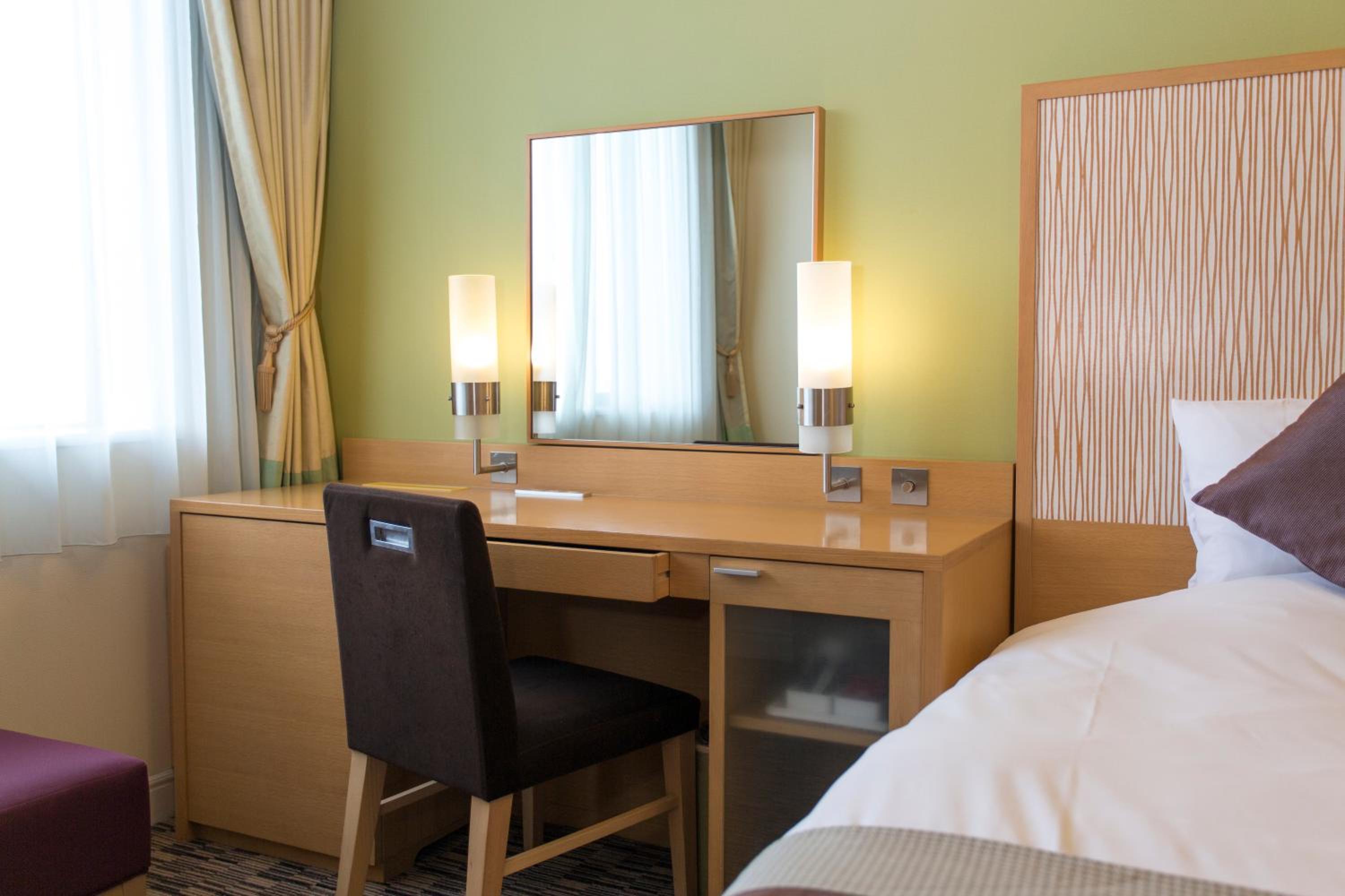 Twin Room with City View - Non-Smoking