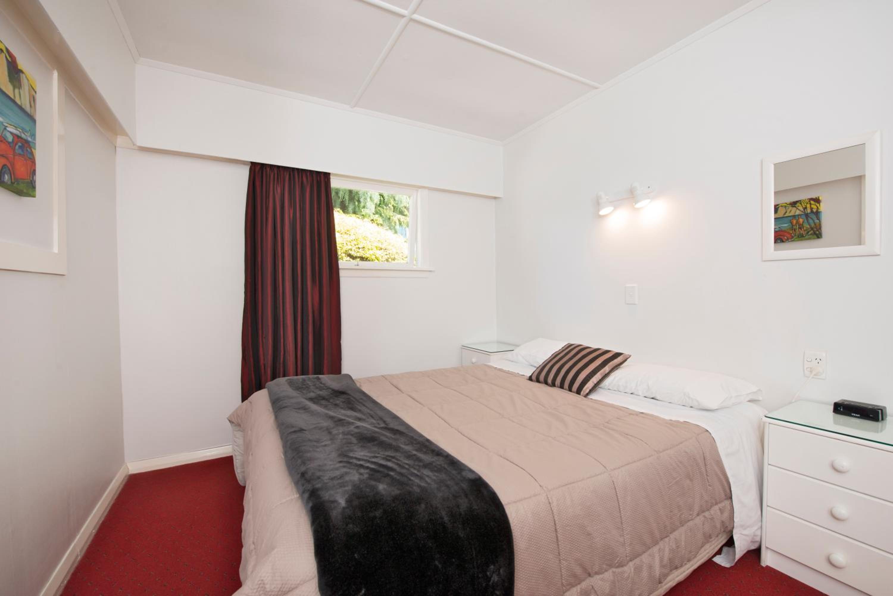 One-Bedroom Apartment - Photo 1