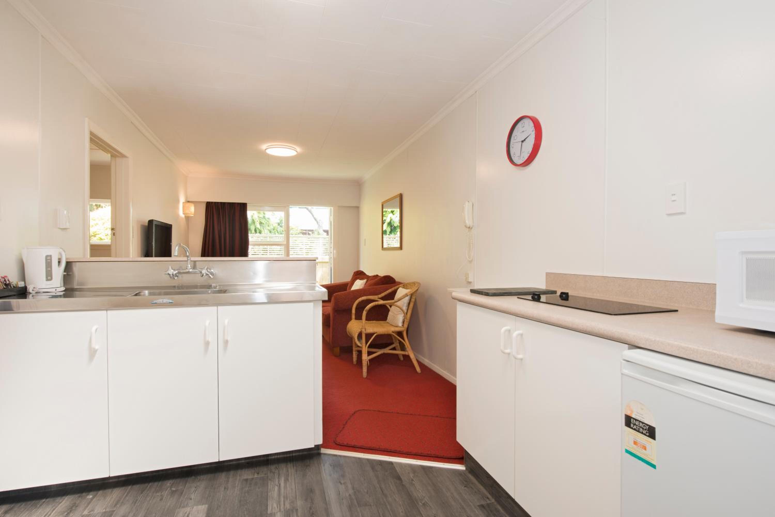 One-Bedroom Apartment - Photo 6