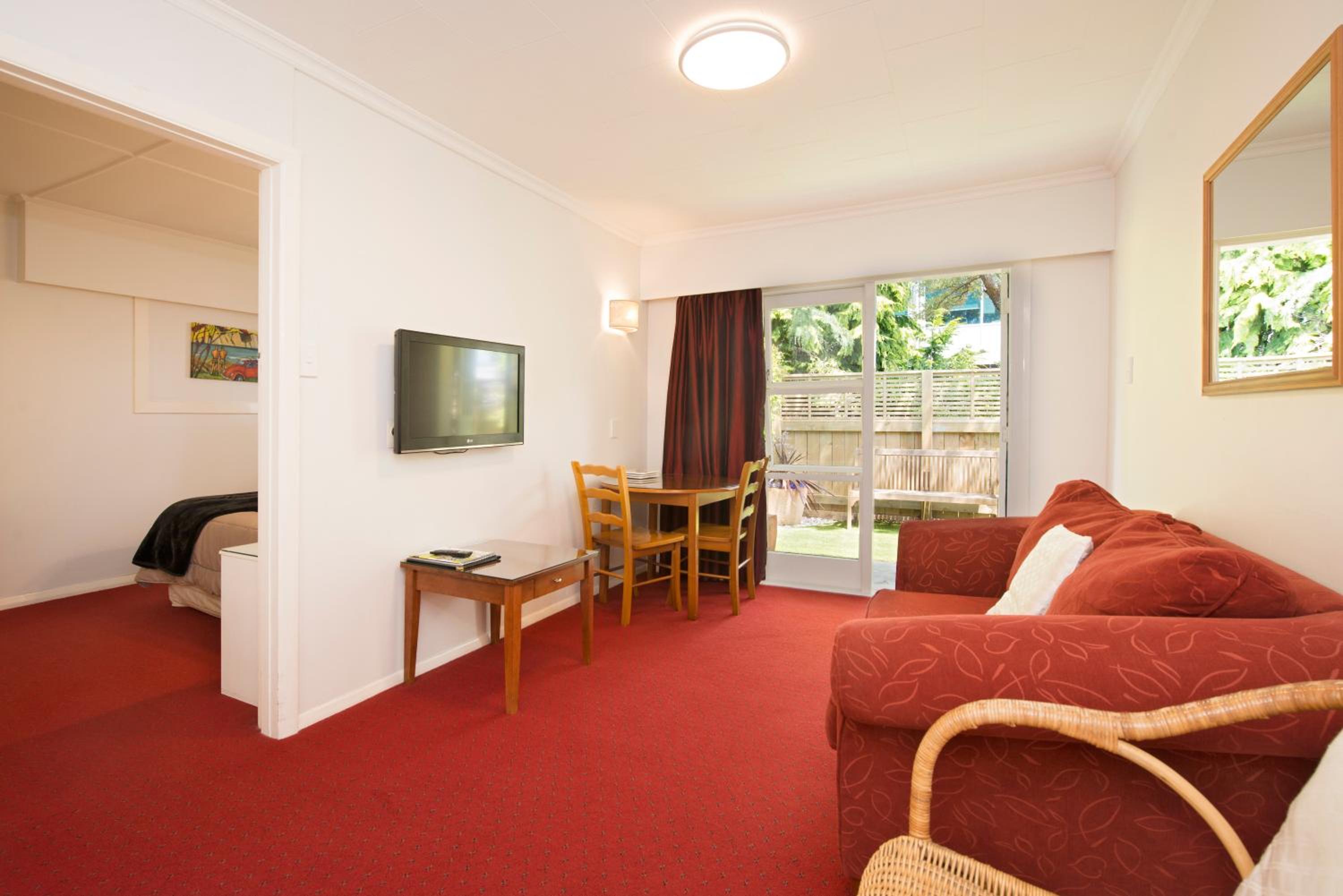One-Bedroom Apartment - Photo 4