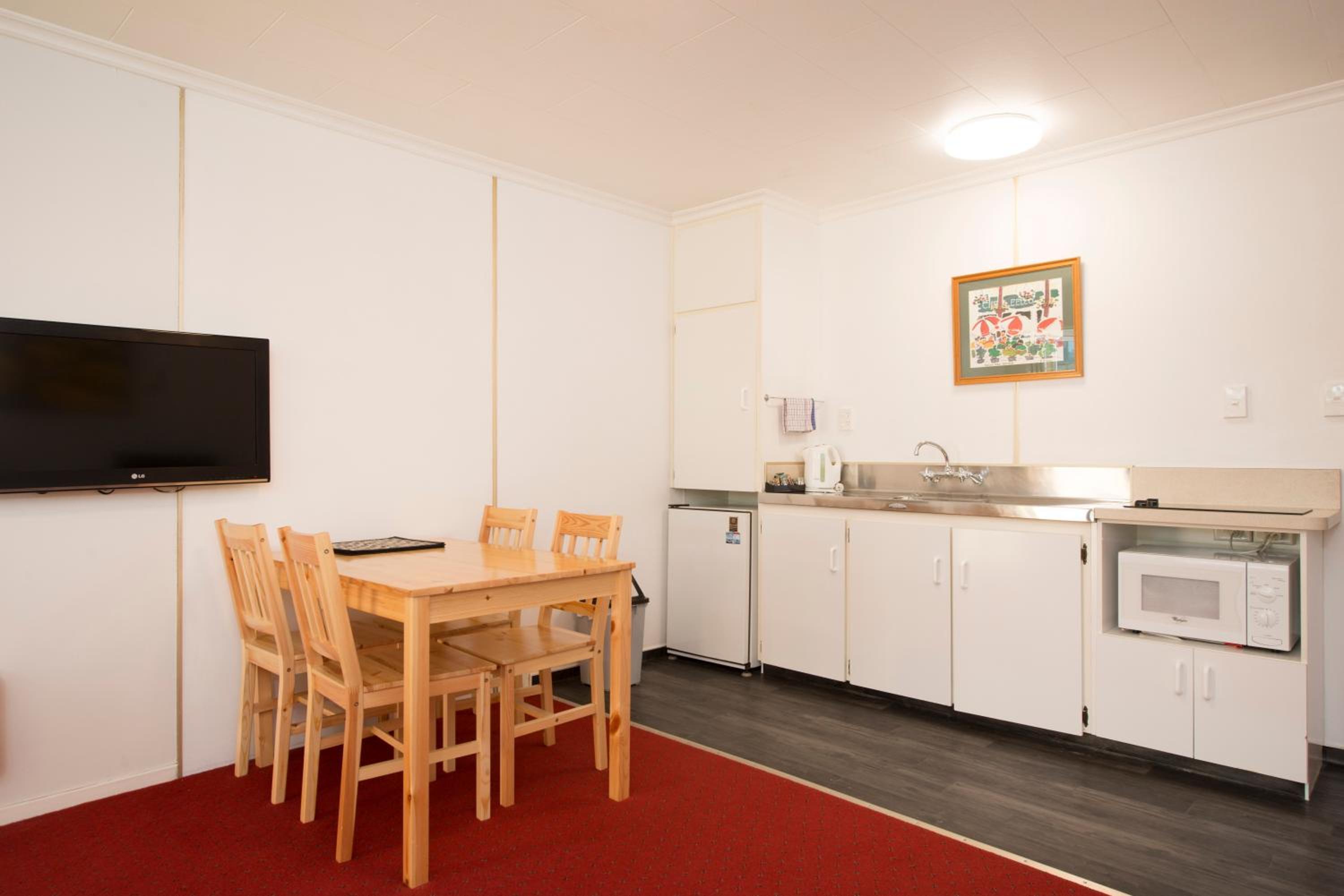 One-Bedroom Apartment photo 2