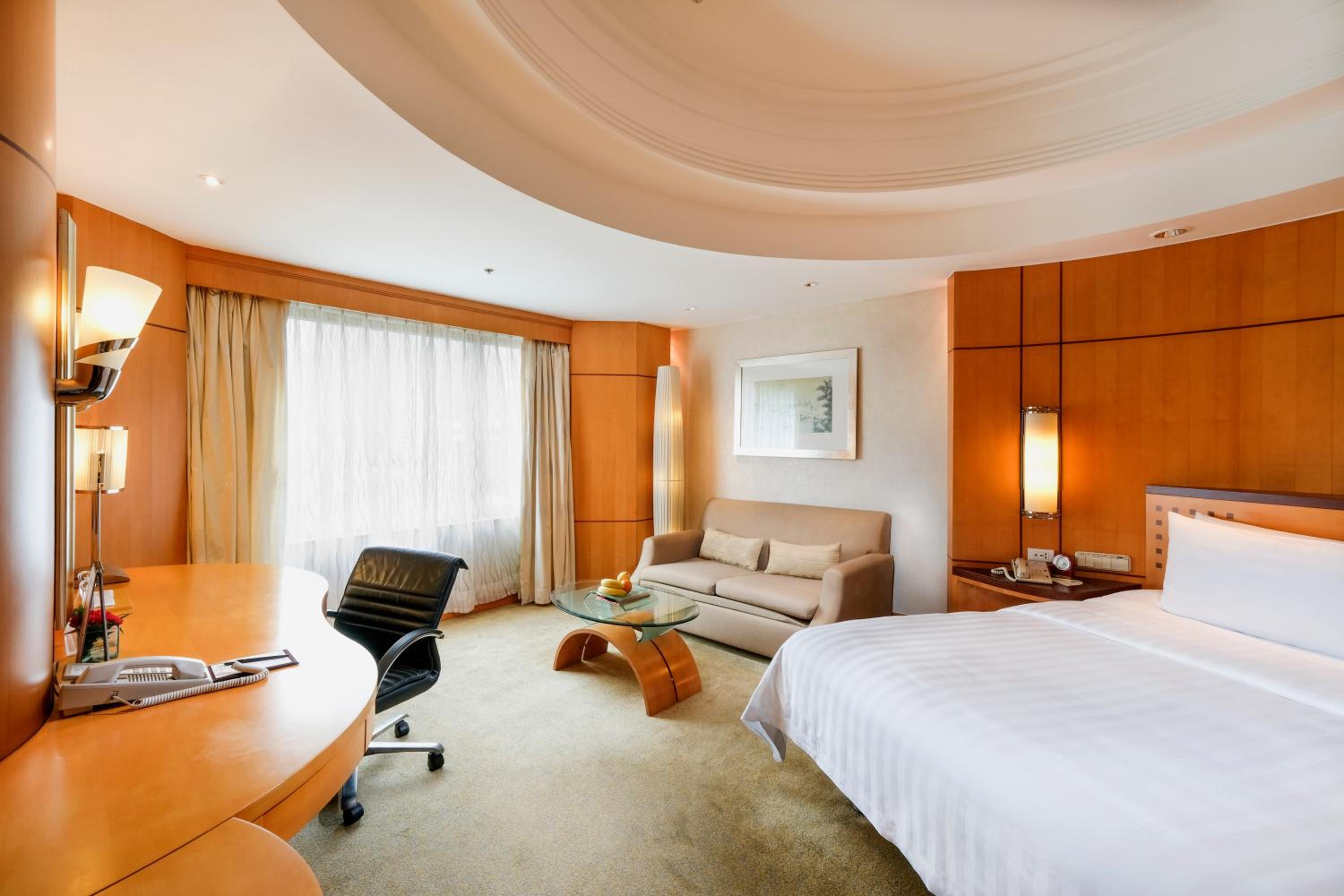 Deluxe King Room - Photo 4