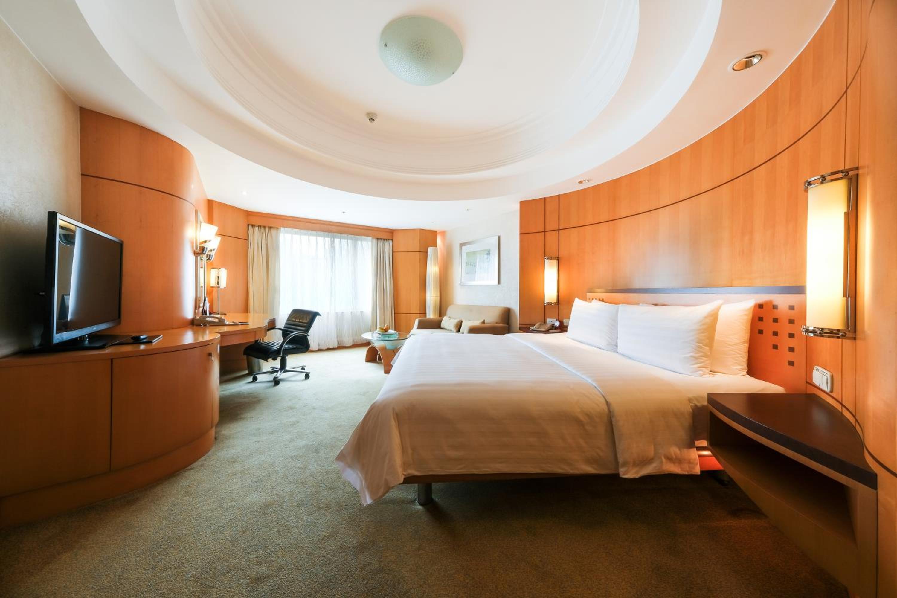 Deluxe King Room - Photo 3