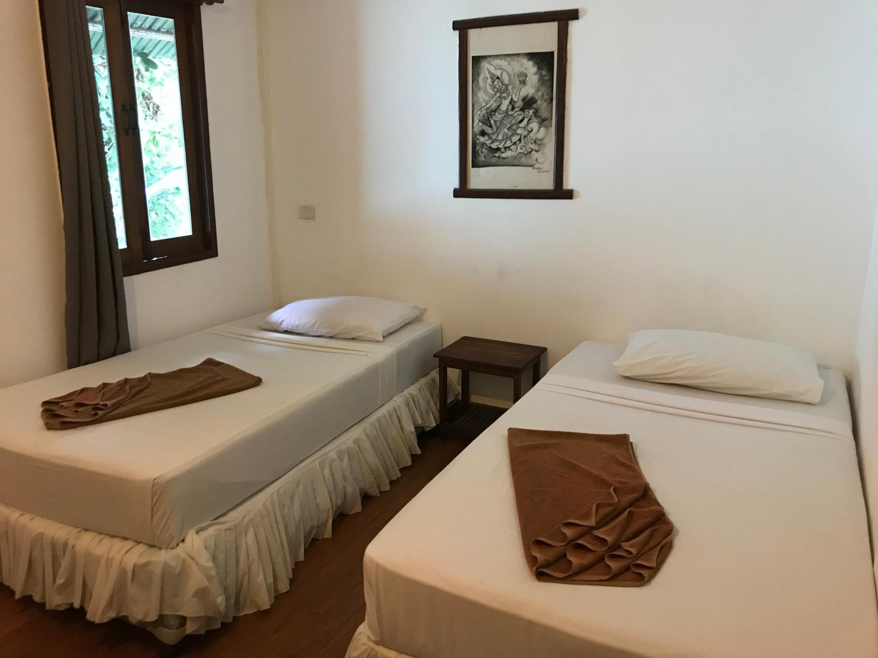 Standard Twin Room With Air Con photo 2