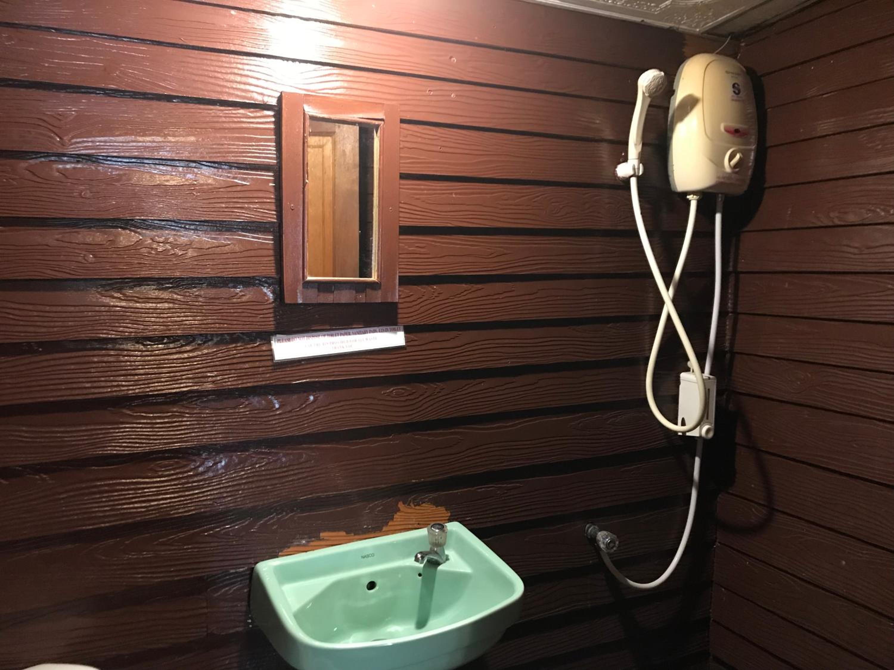 Standard Twin Room With Air Con photo 3