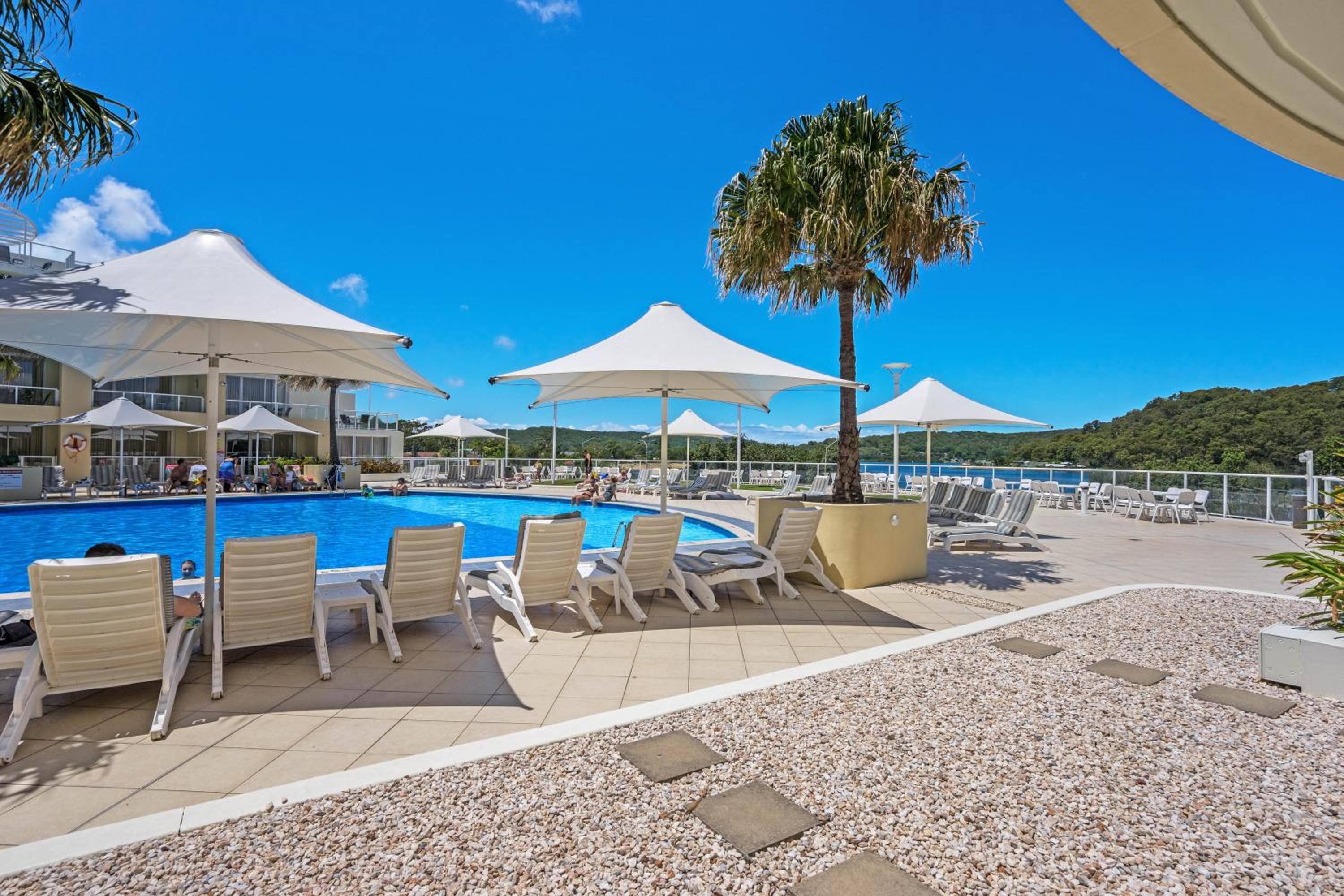 Apartment with Pool View  photo 3