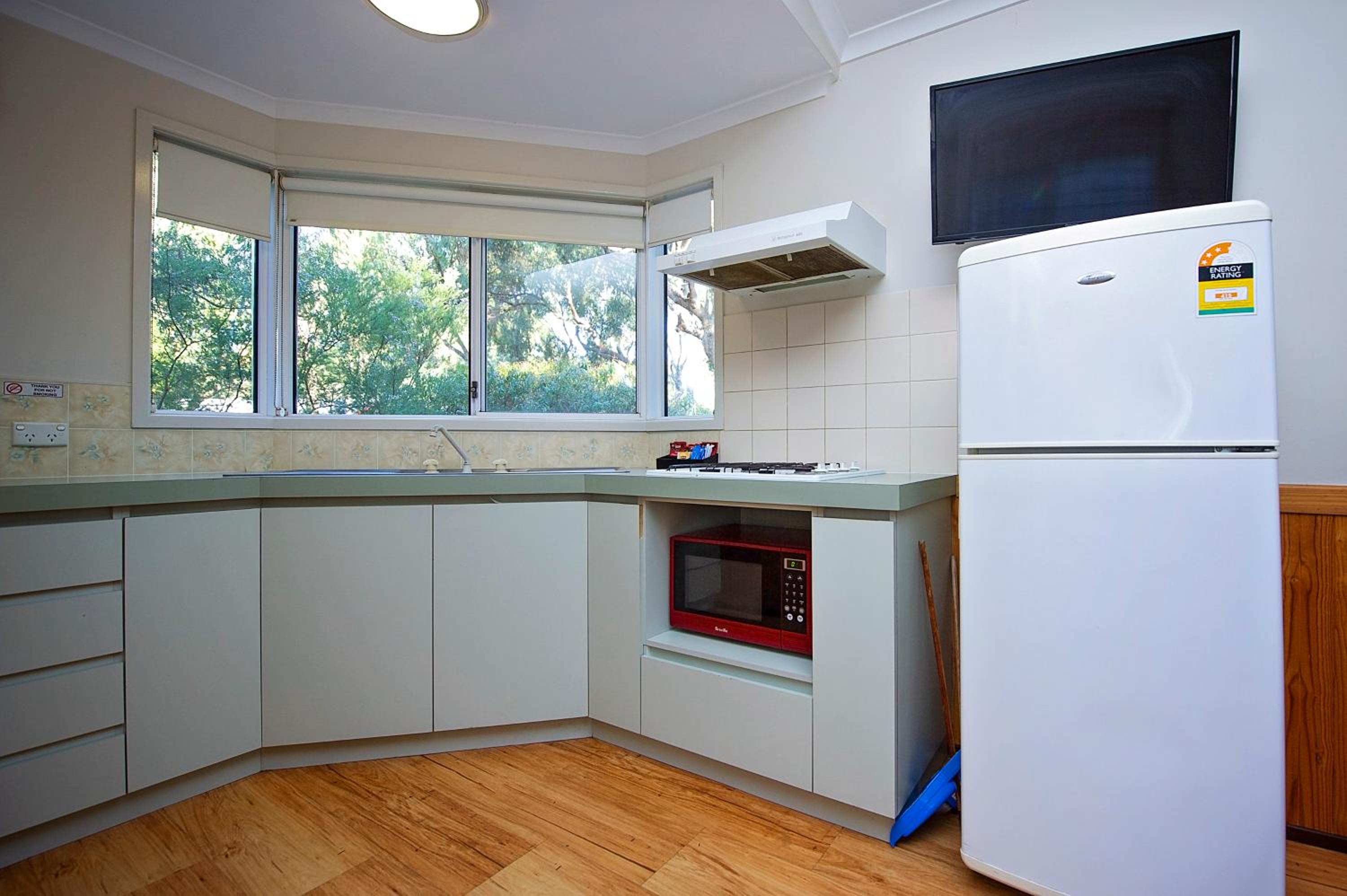 Standard 1 Bedroom Cabin - Pet Friendly - Photo 6