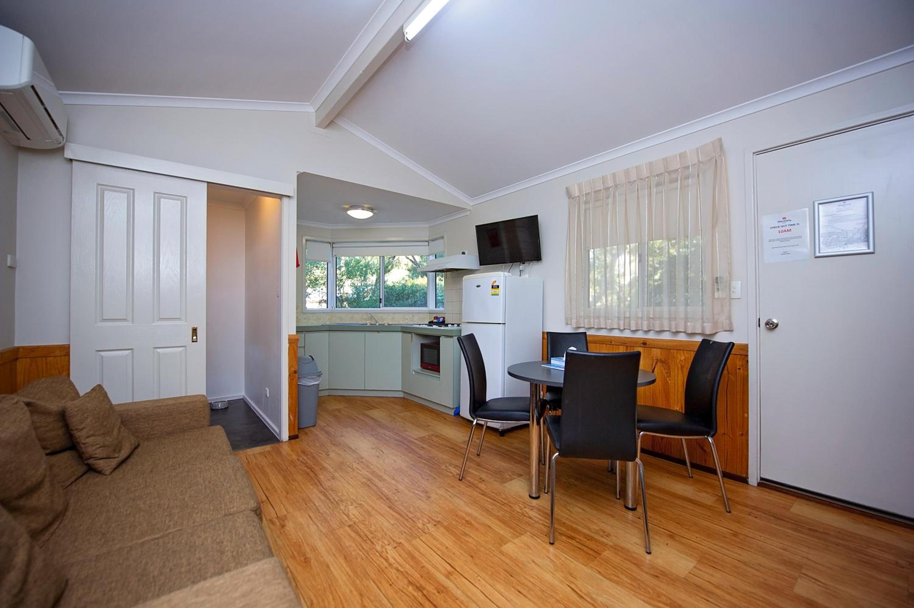 Standard 1 Bedroom Cabin - Pet Friendly - Photo 7