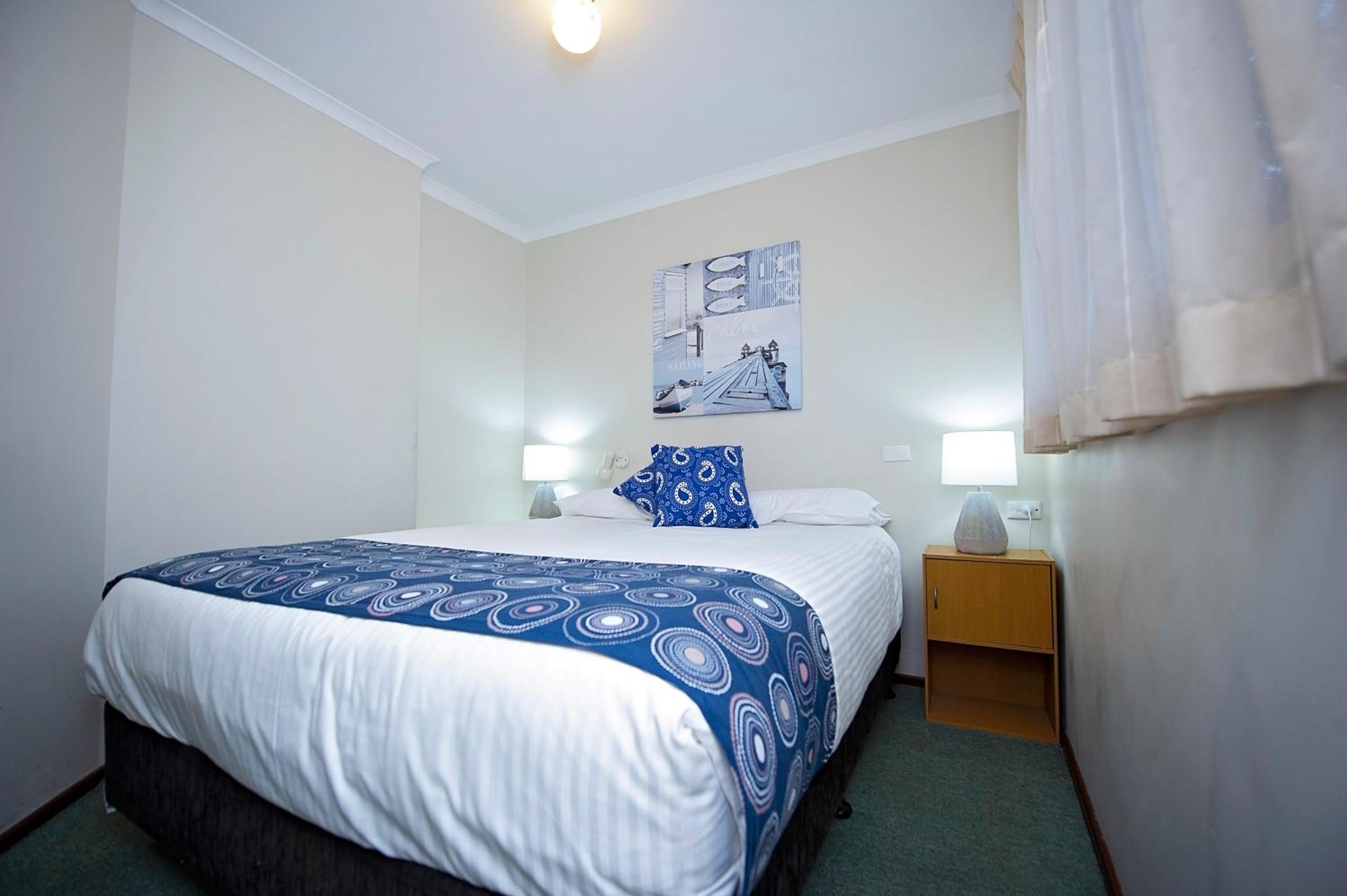 Standard 1 Bedroom Cabin - Pet Friendly - Photo 5
