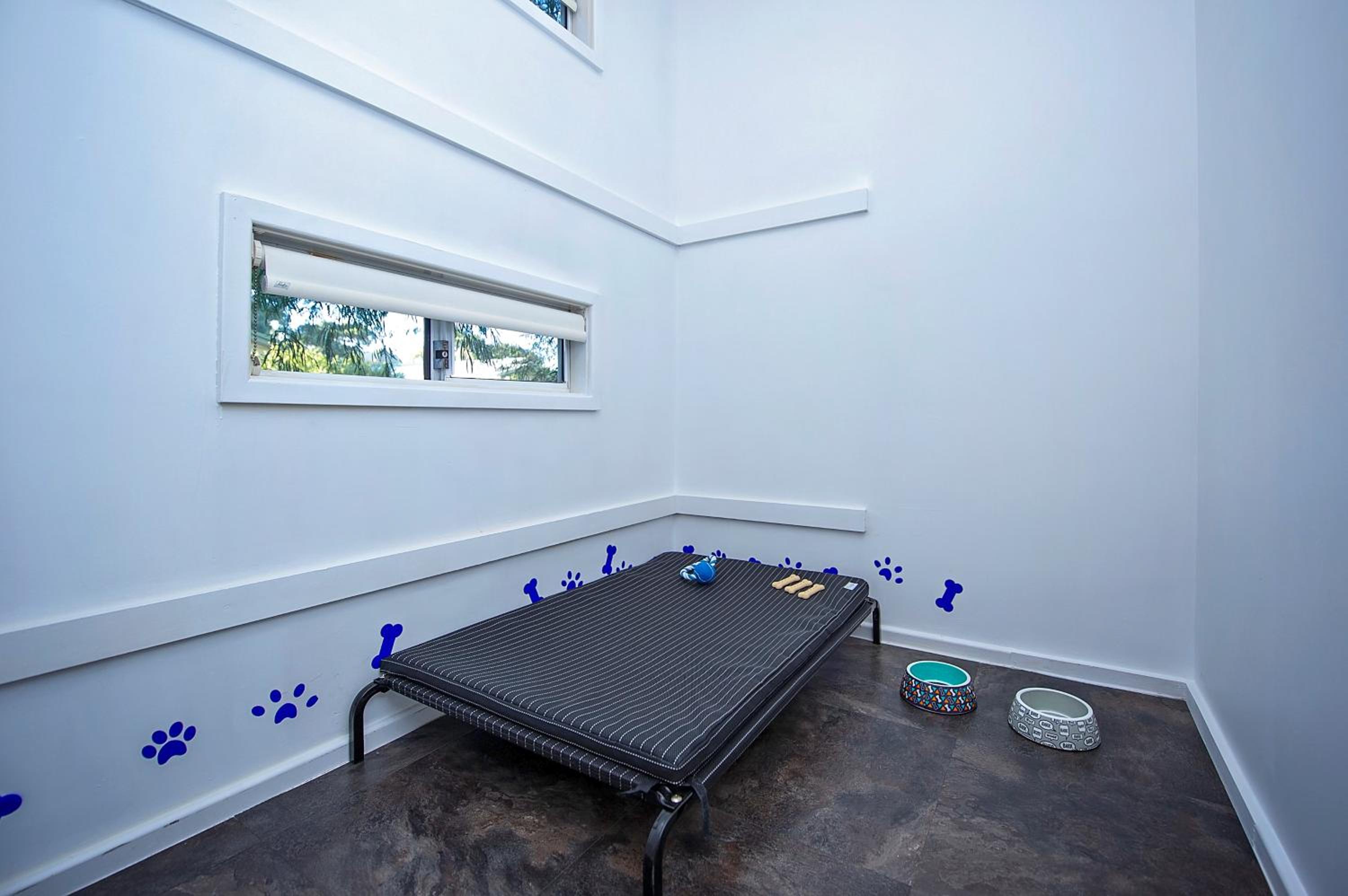 Standard 1 Bedroom Cabin - Pet Friendly - Photo 4