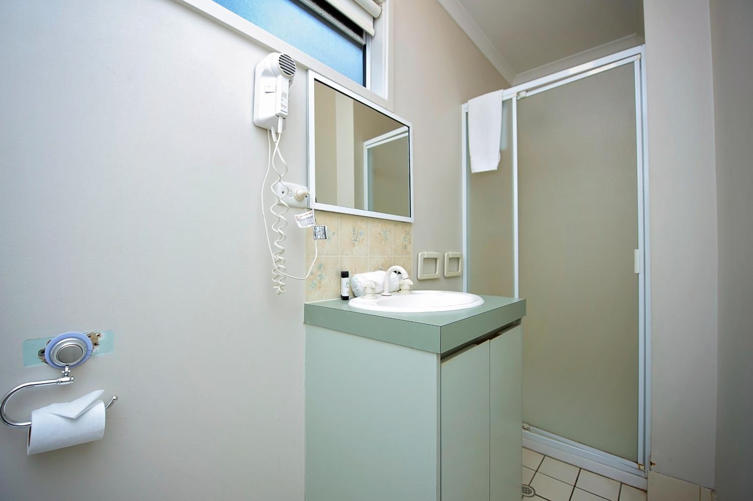 Standard 1 Bedroom Cabin - Pet Friendly - Photo 2