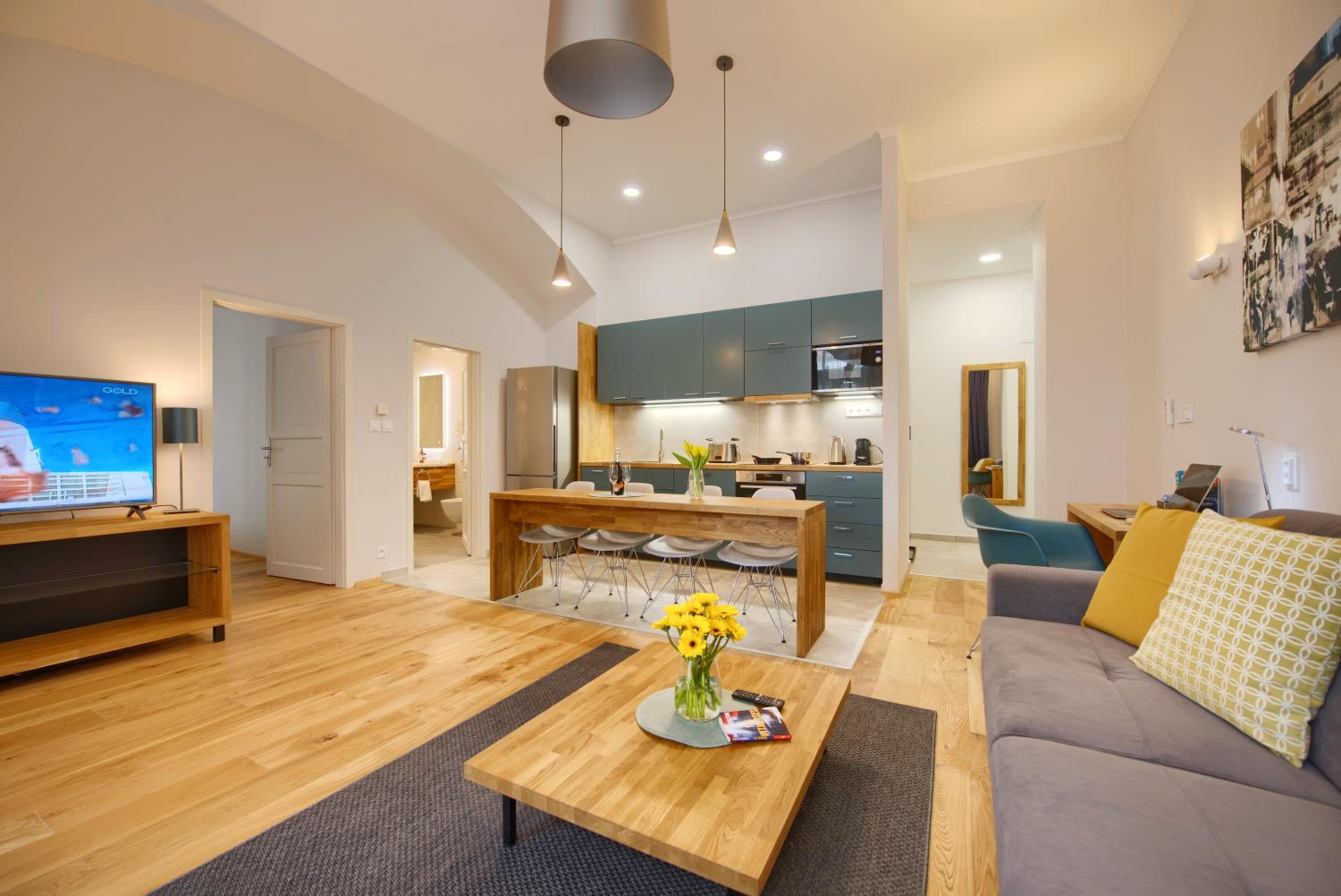 One-Bedroom Apartment with Patio