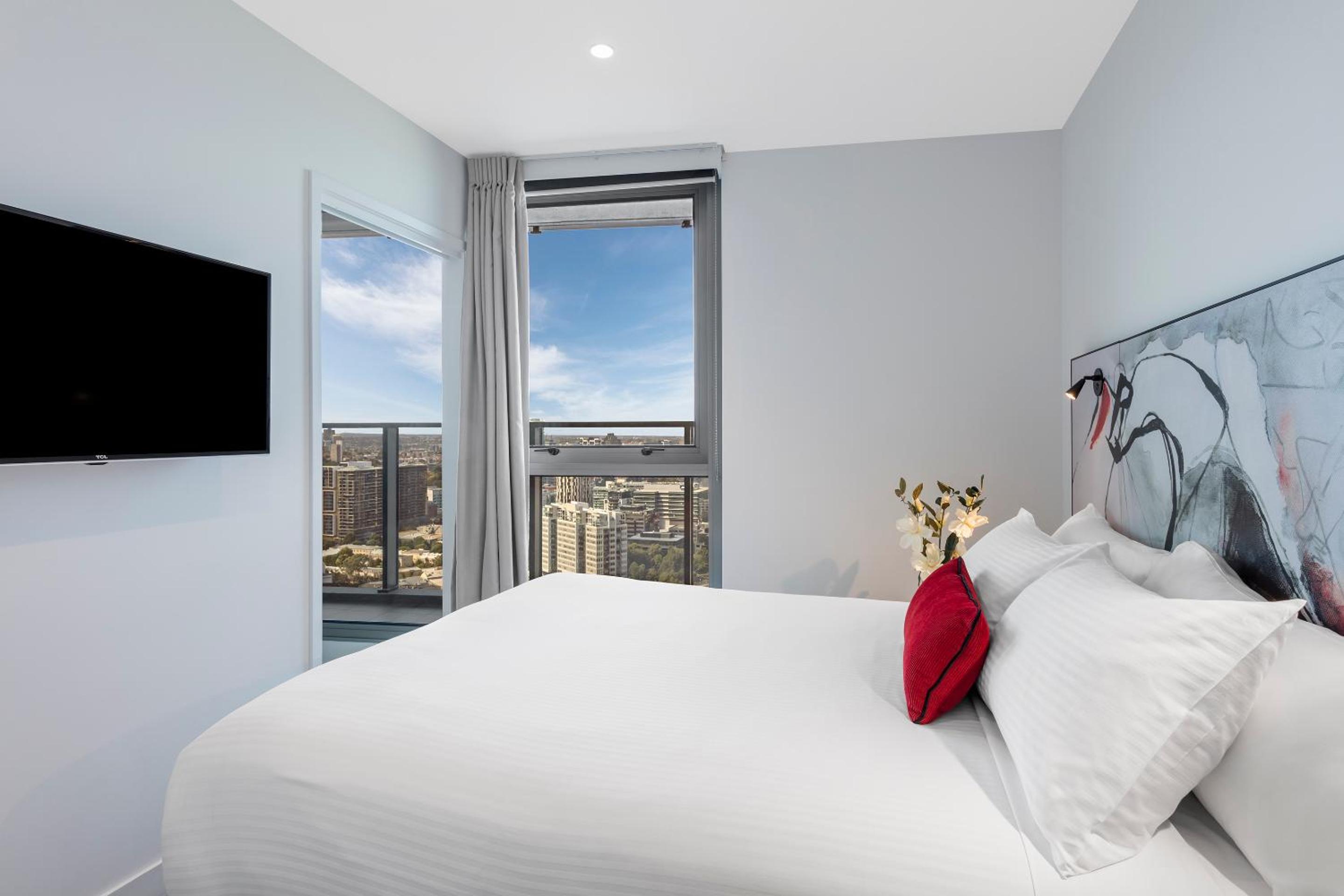 One-Bedroom Sky Apartment – Unserviced photo 3