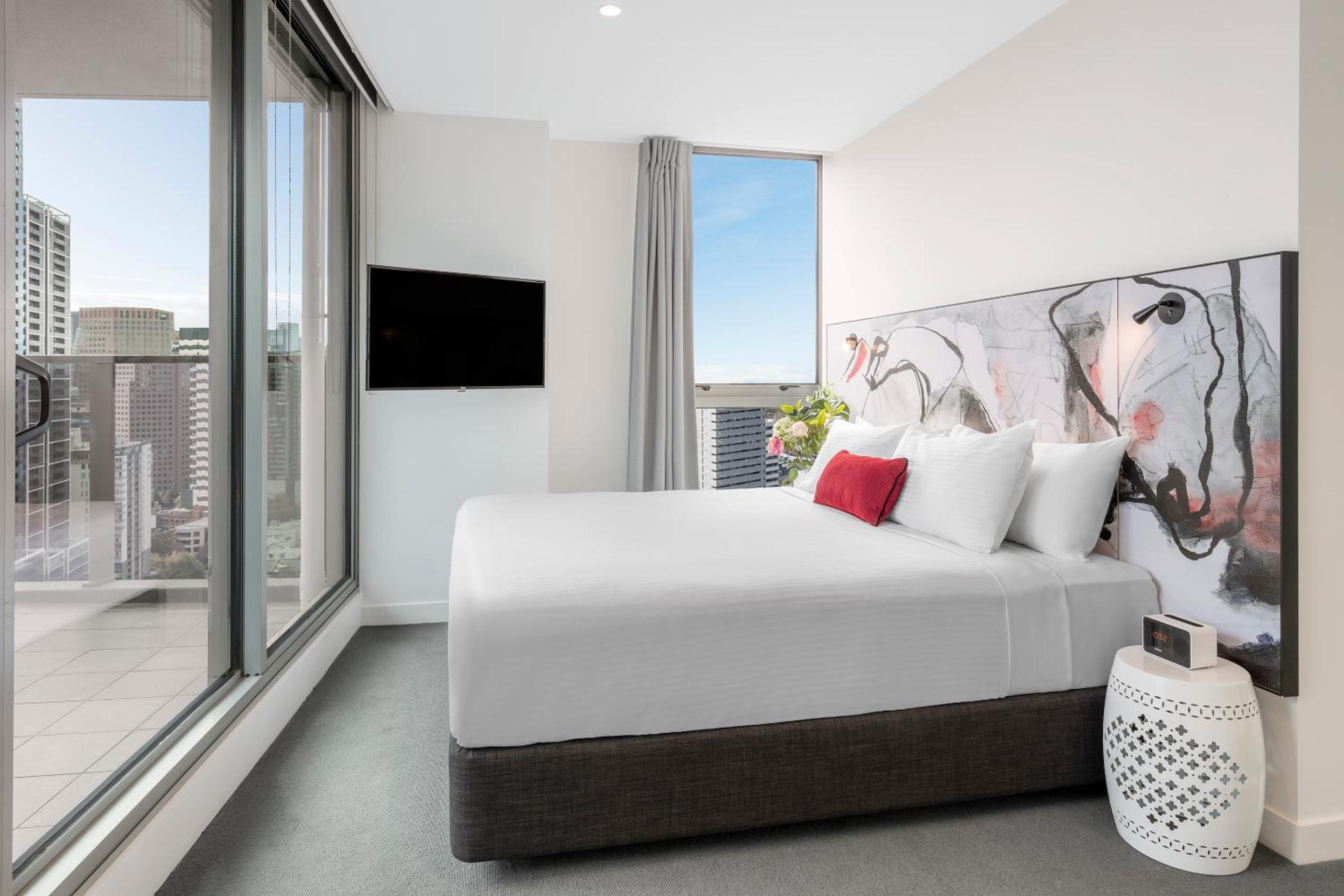 Two-Bedroom Sky Apartment – Unserviced photo 1