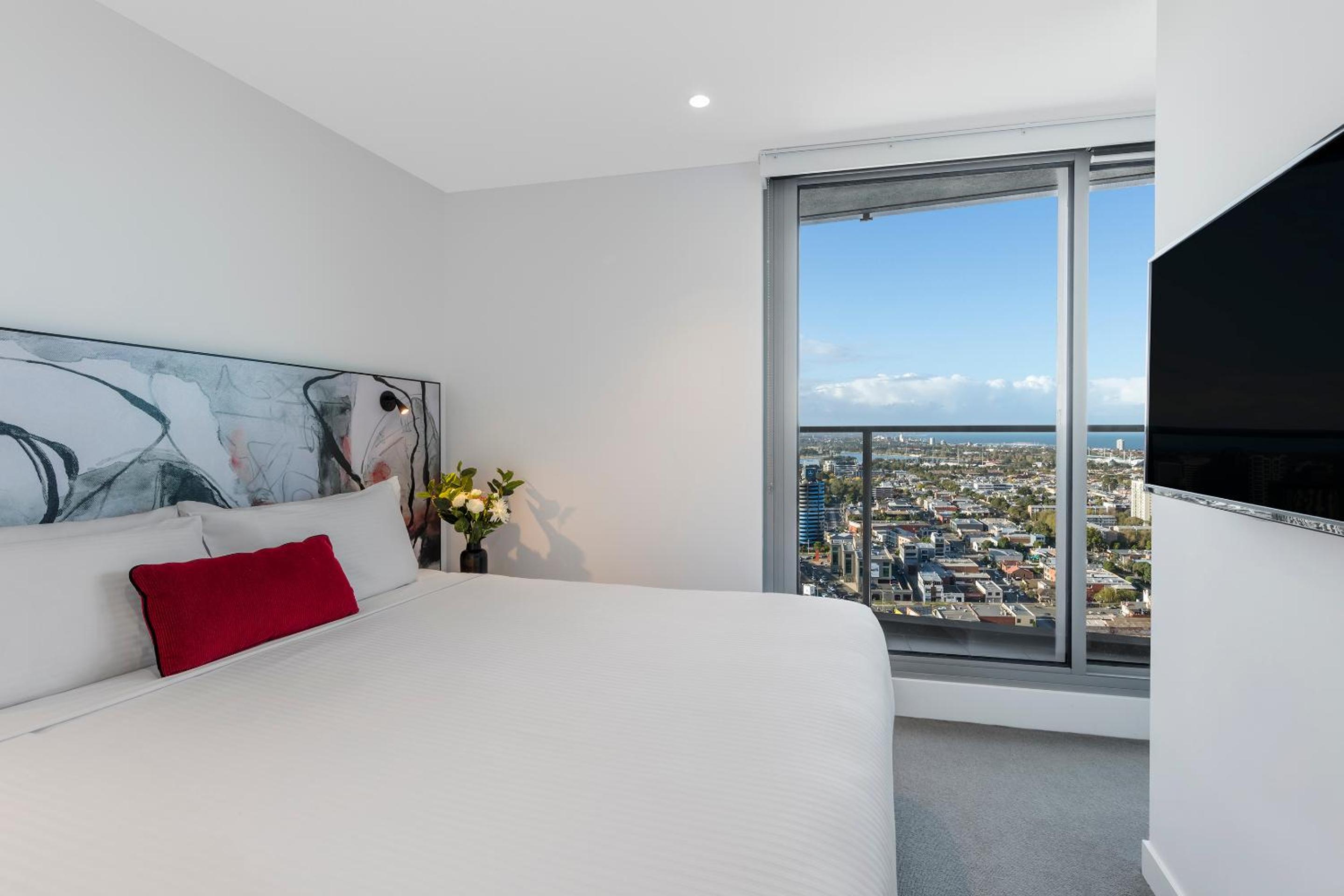 Two-Bedroom Sky Apartment – Unserviced photo 3