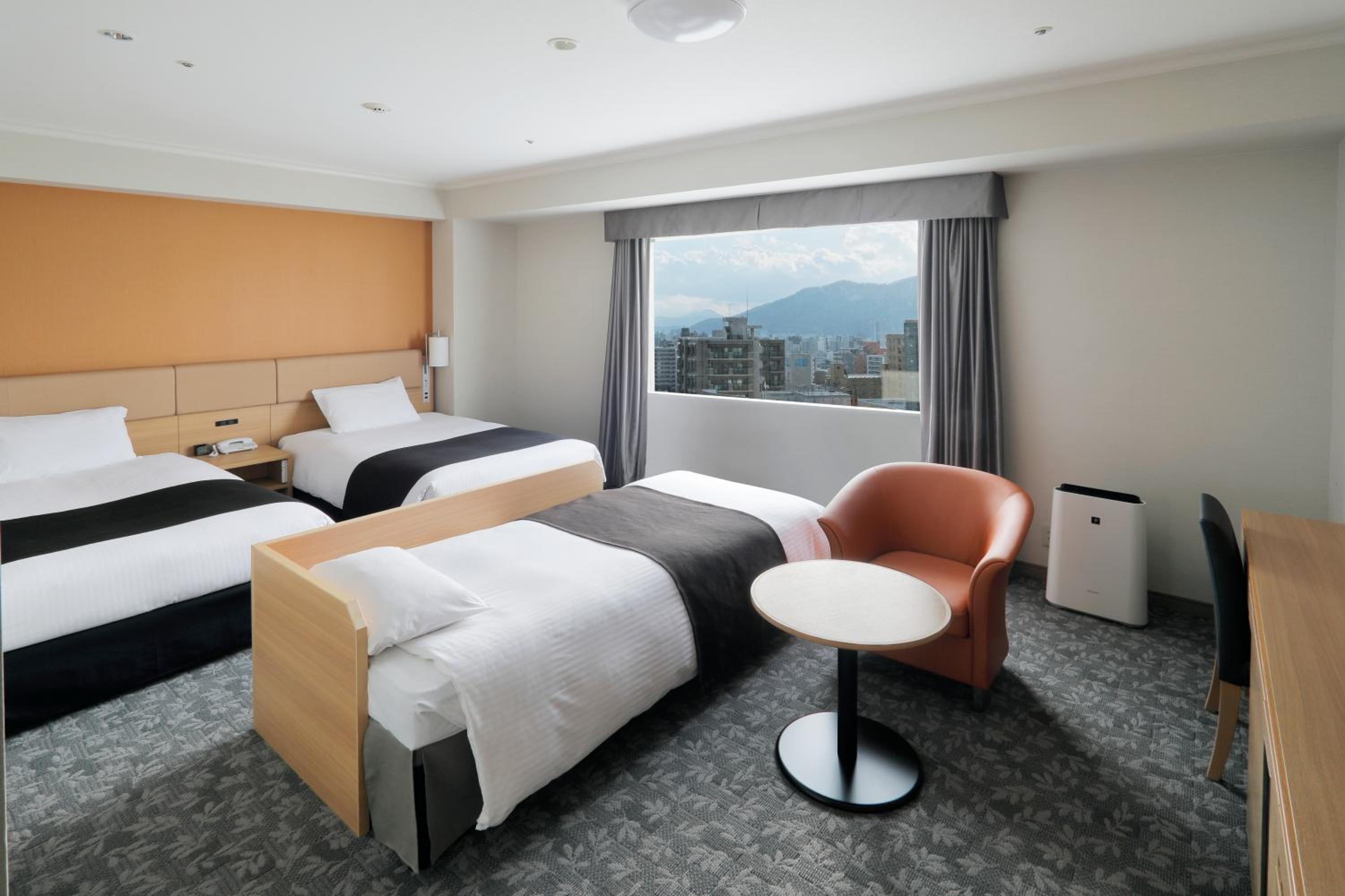 Superior Twin Room with Extra Bed - Non-Smoking - Standard Floor - Photo 8