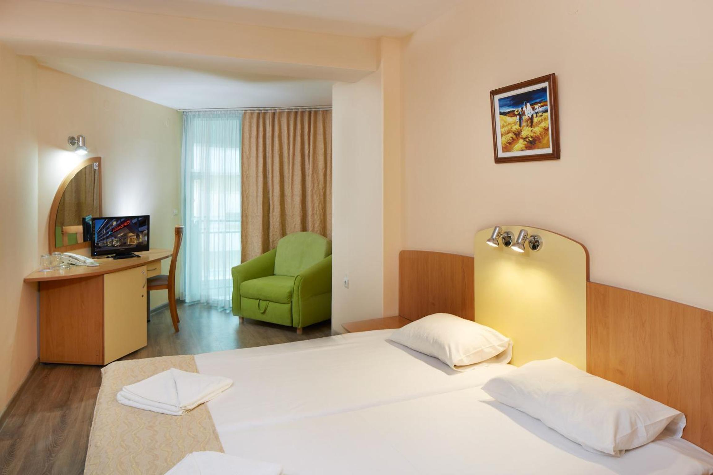 Double Room with Balcony (2 Adults) photo 3
