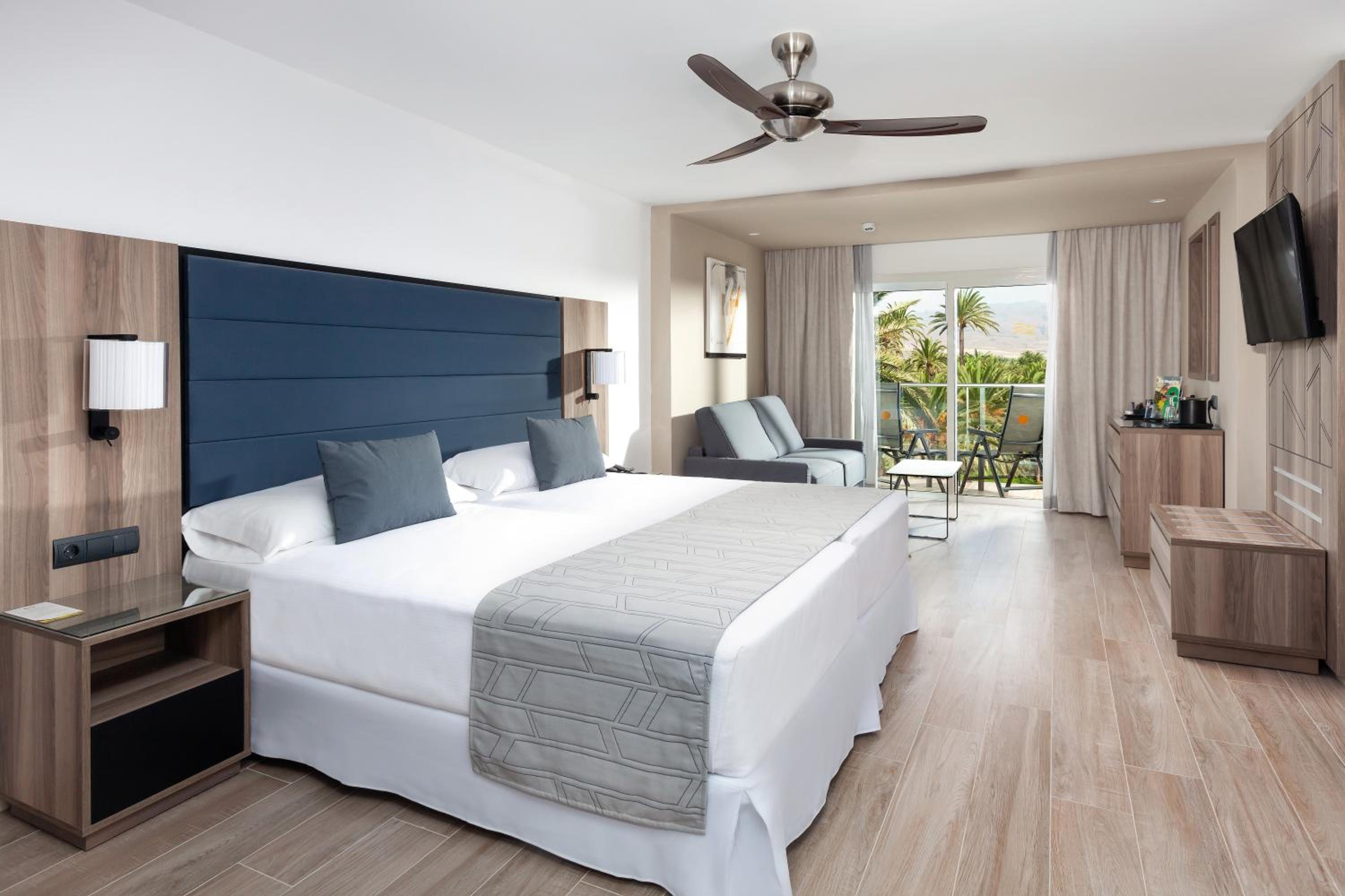 Double Room with Balcony - Photo 1