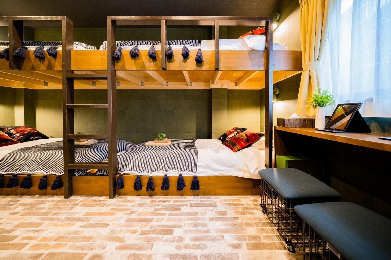 Quadruple Room thumbnail 5