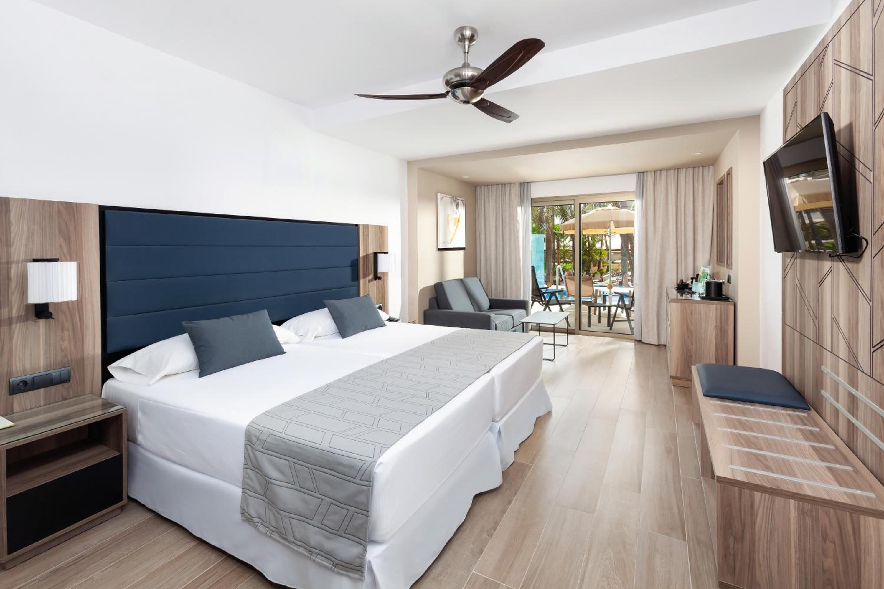 Double Room with Private Pool (Only Adults) - Photo 1