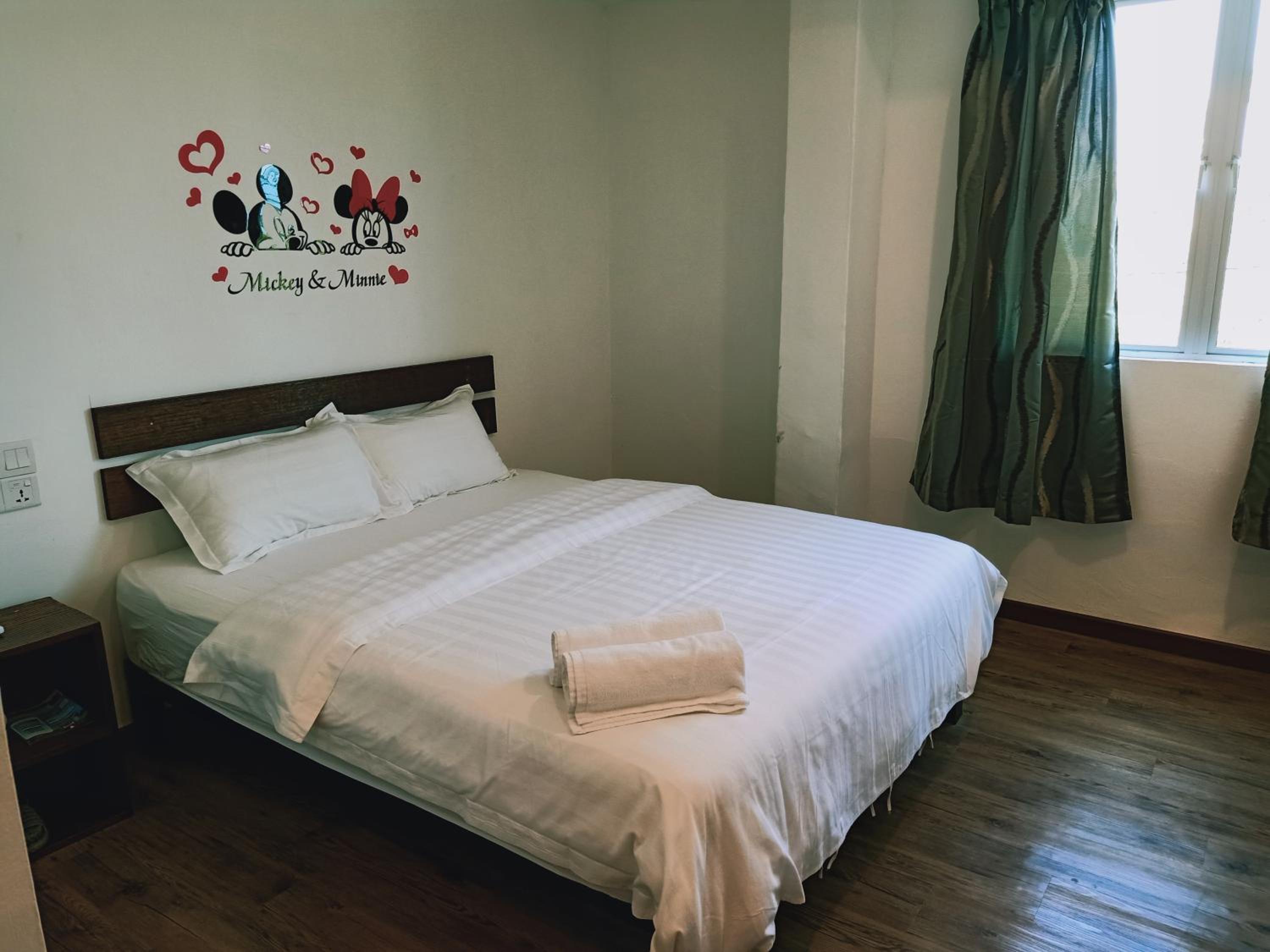 Deluxe Queen Room