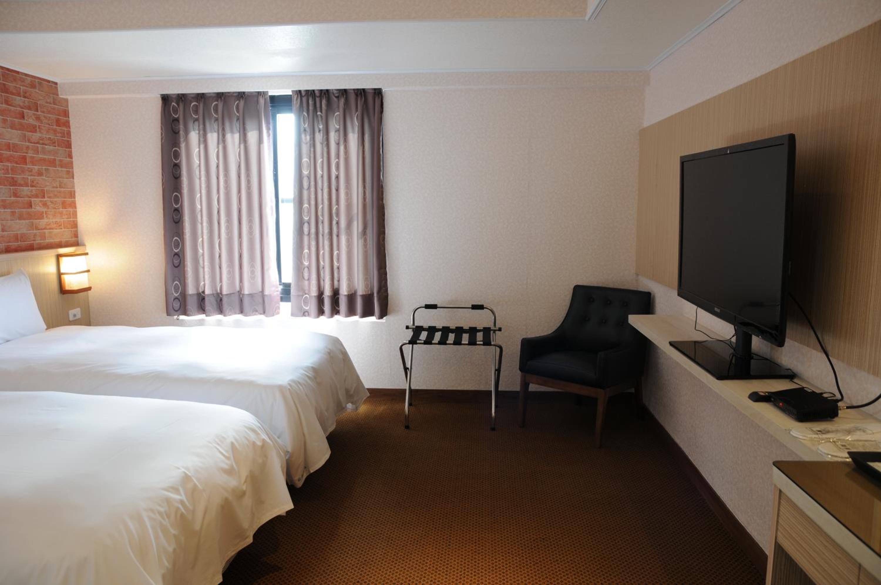 Standard Twin Room - Photo 6