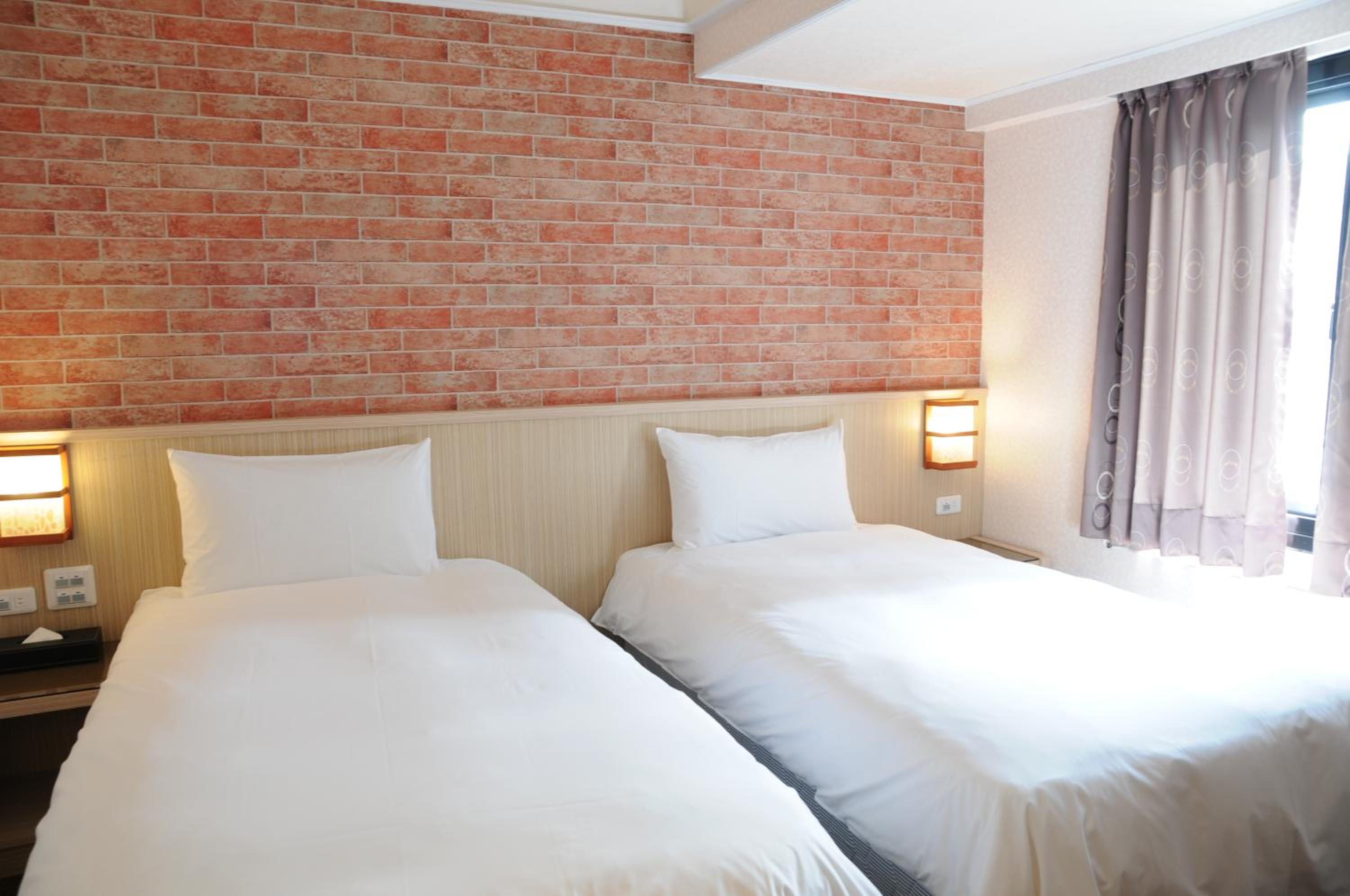 Standard Twin Room - Photo 4