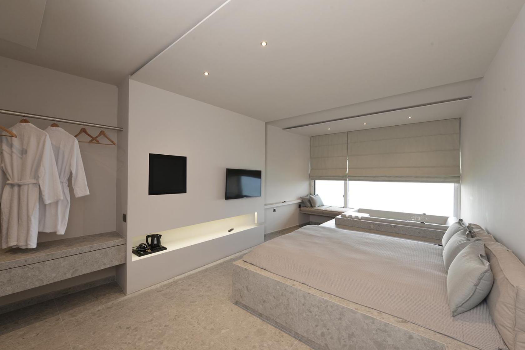 Junior Suite Sea View with Jacuzzi - Photo 6