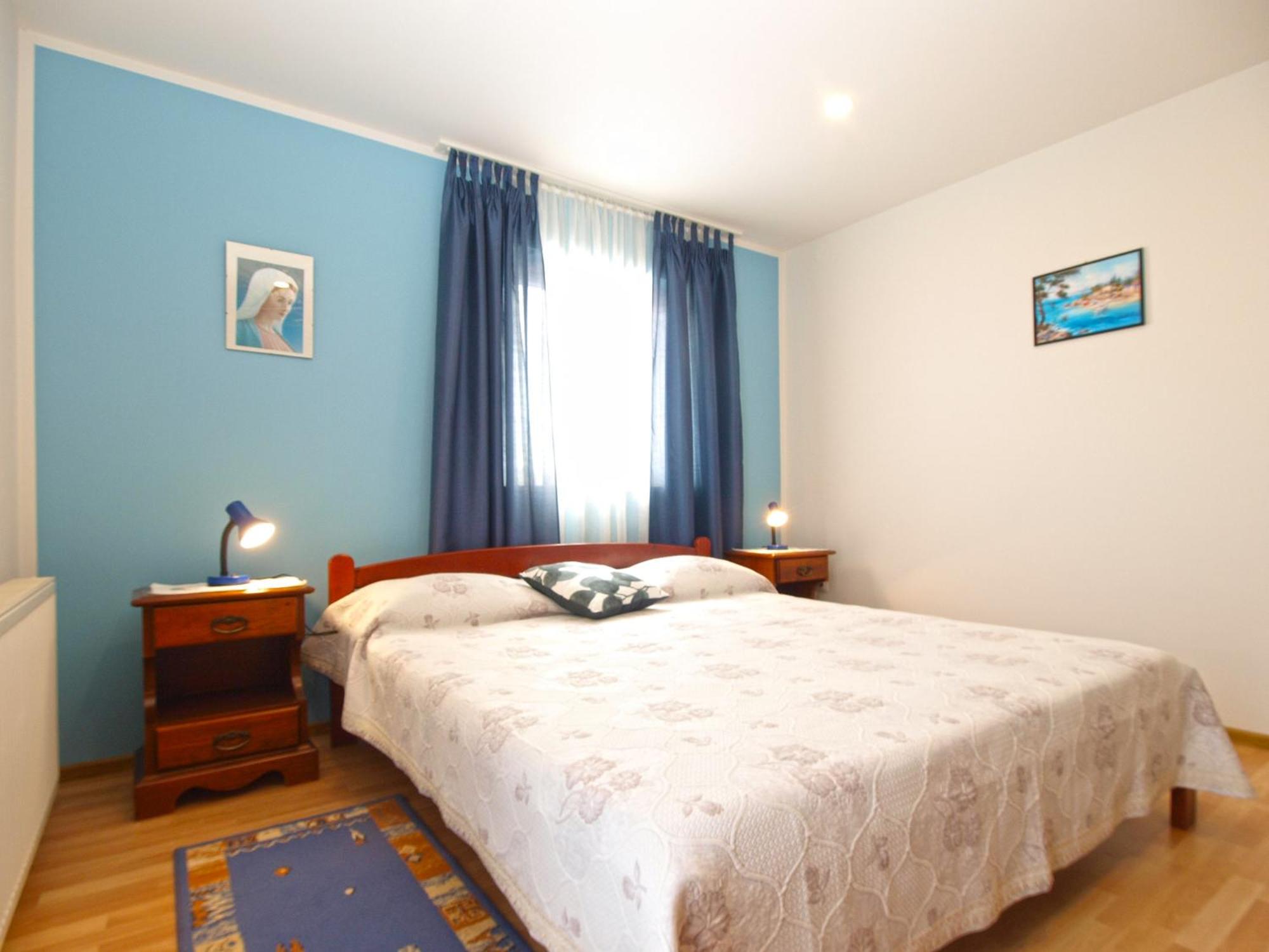 Apartment photo 2