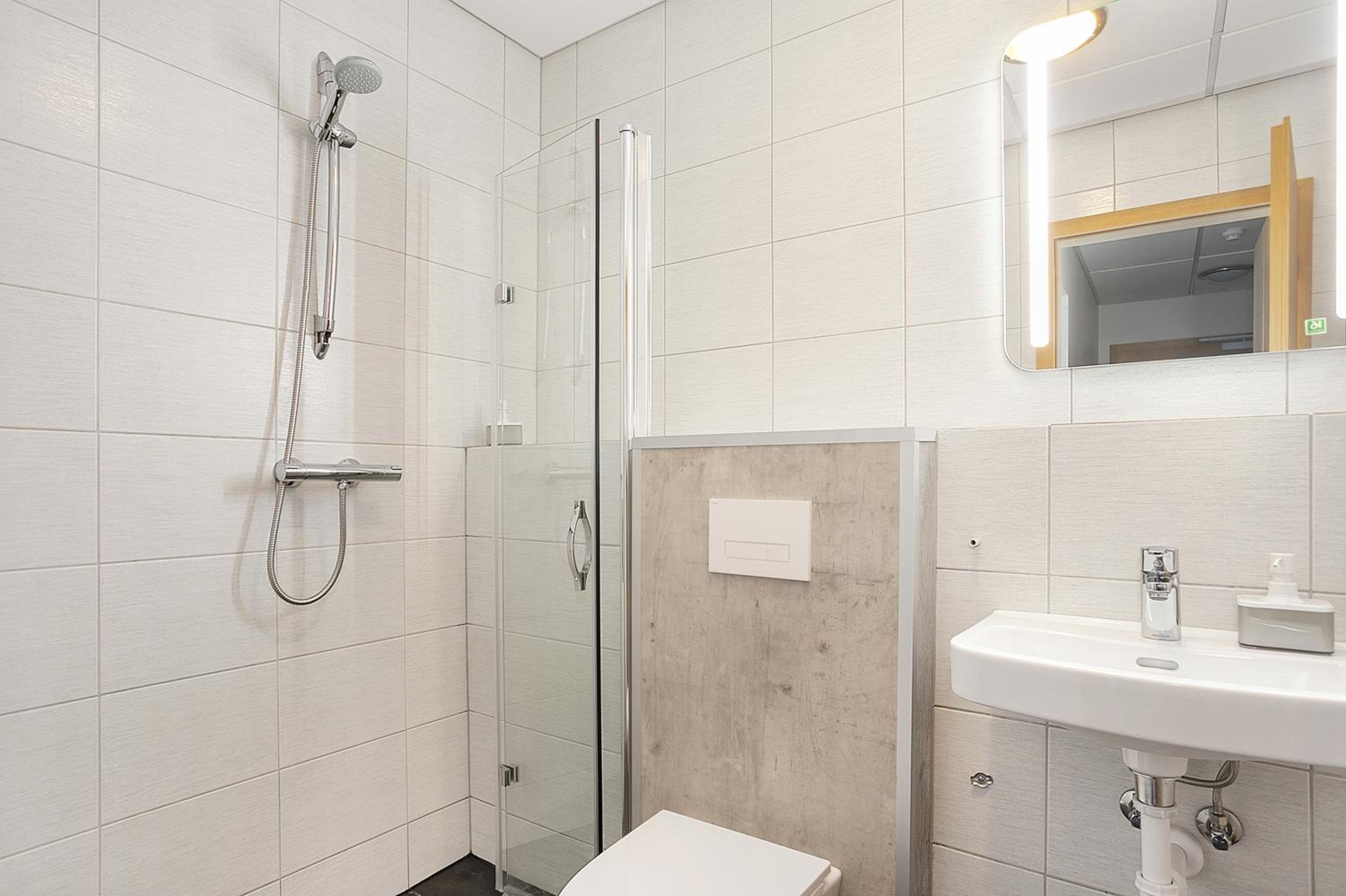 Studio Apartment - Basement - Photo 5