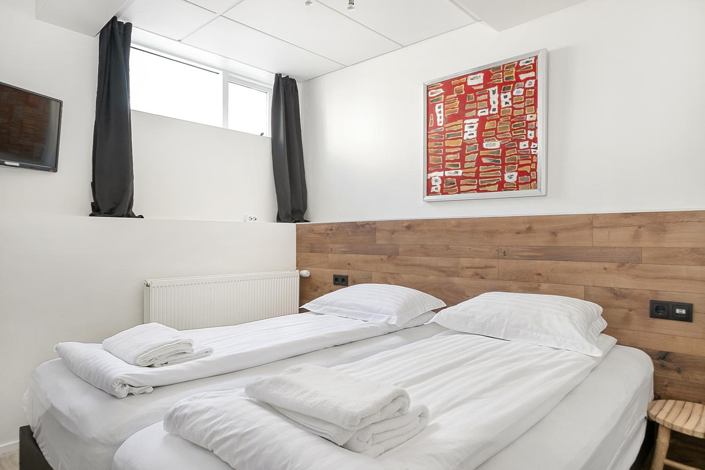 Studio Apartment - Basement - Photo 3