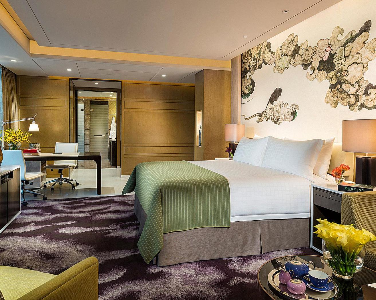 Club Grand King Room