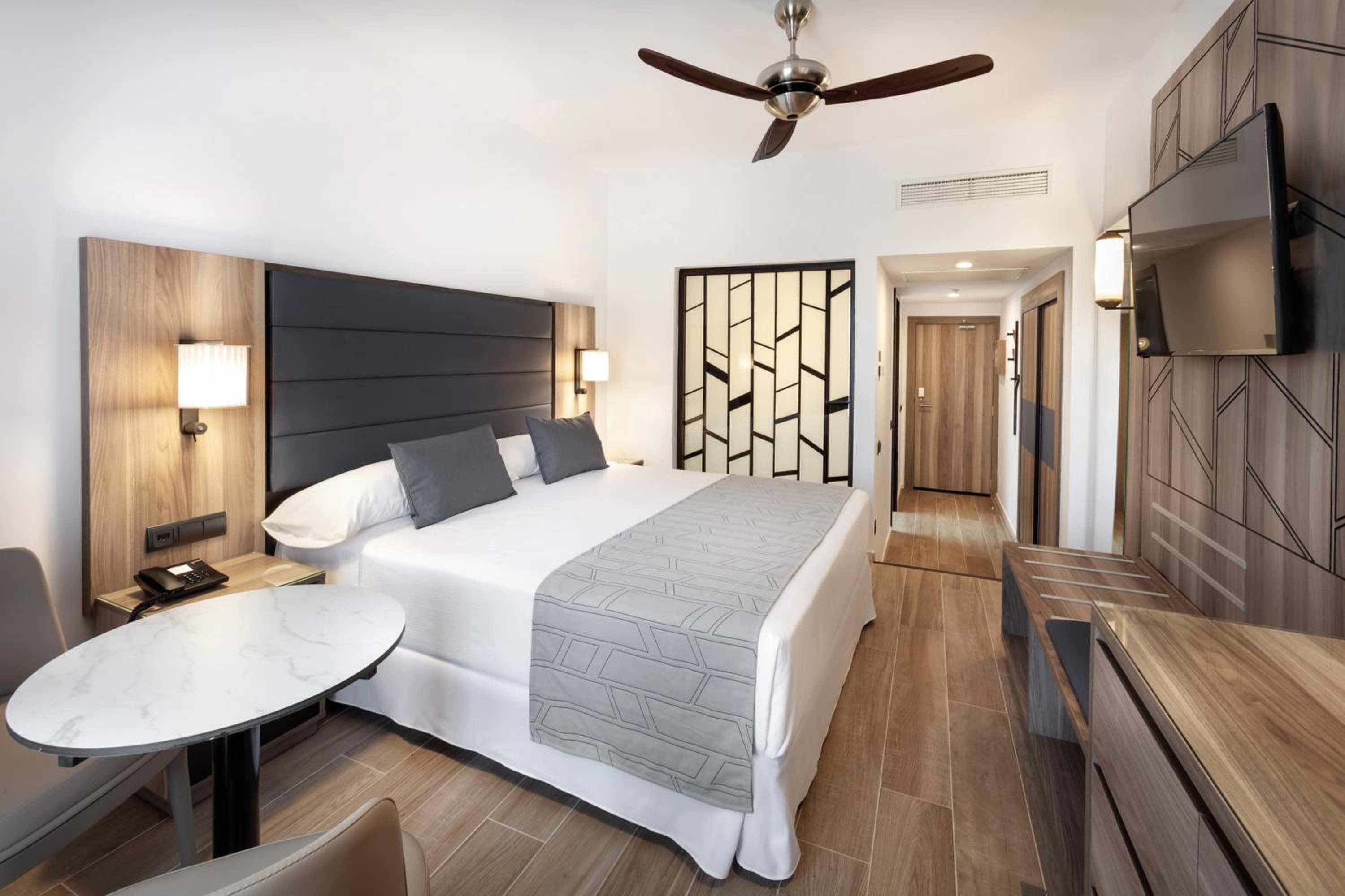 Small Double Room Sea Orientation  photo 2