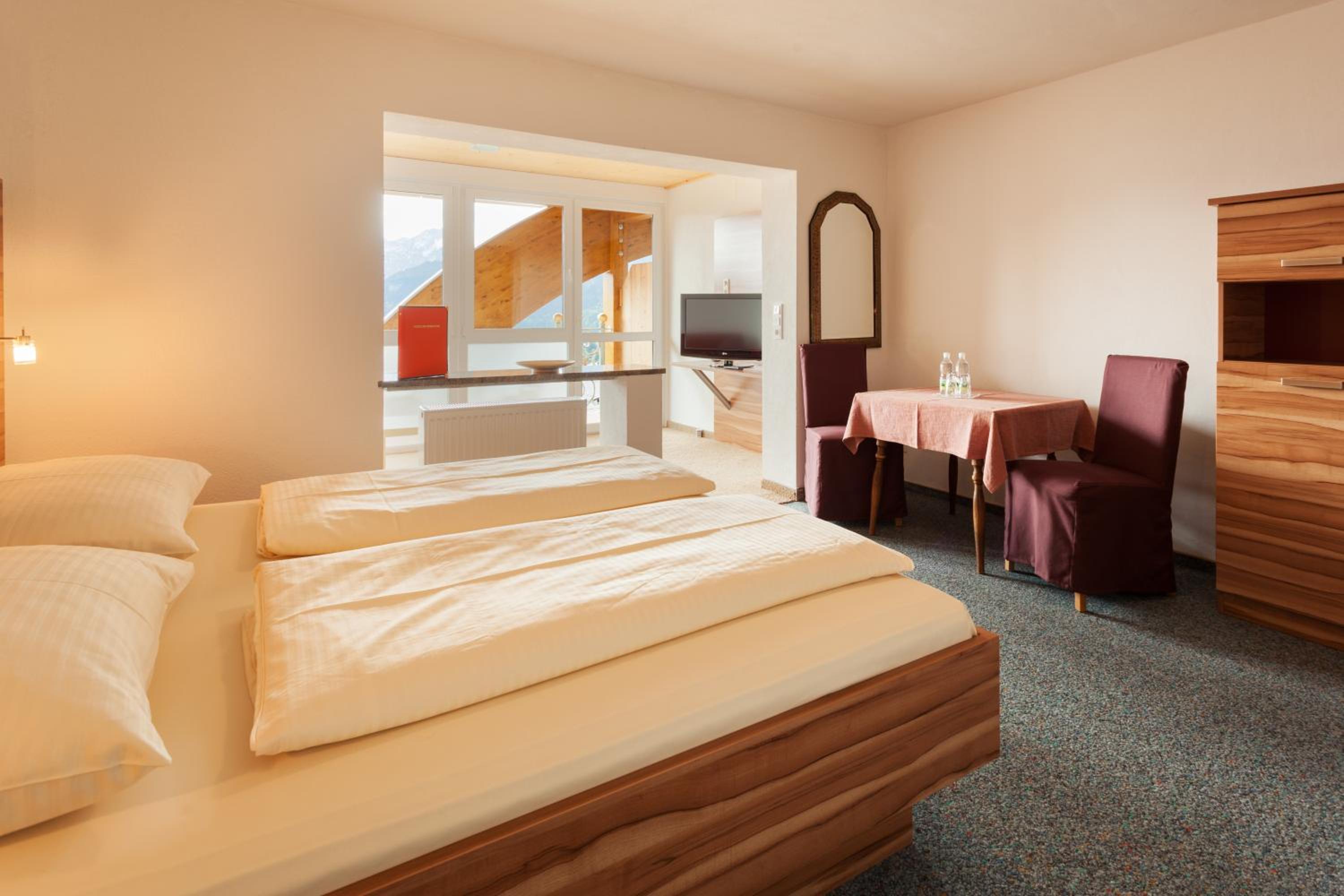 King Suite with Balcony and Panoramic View - Photo 3