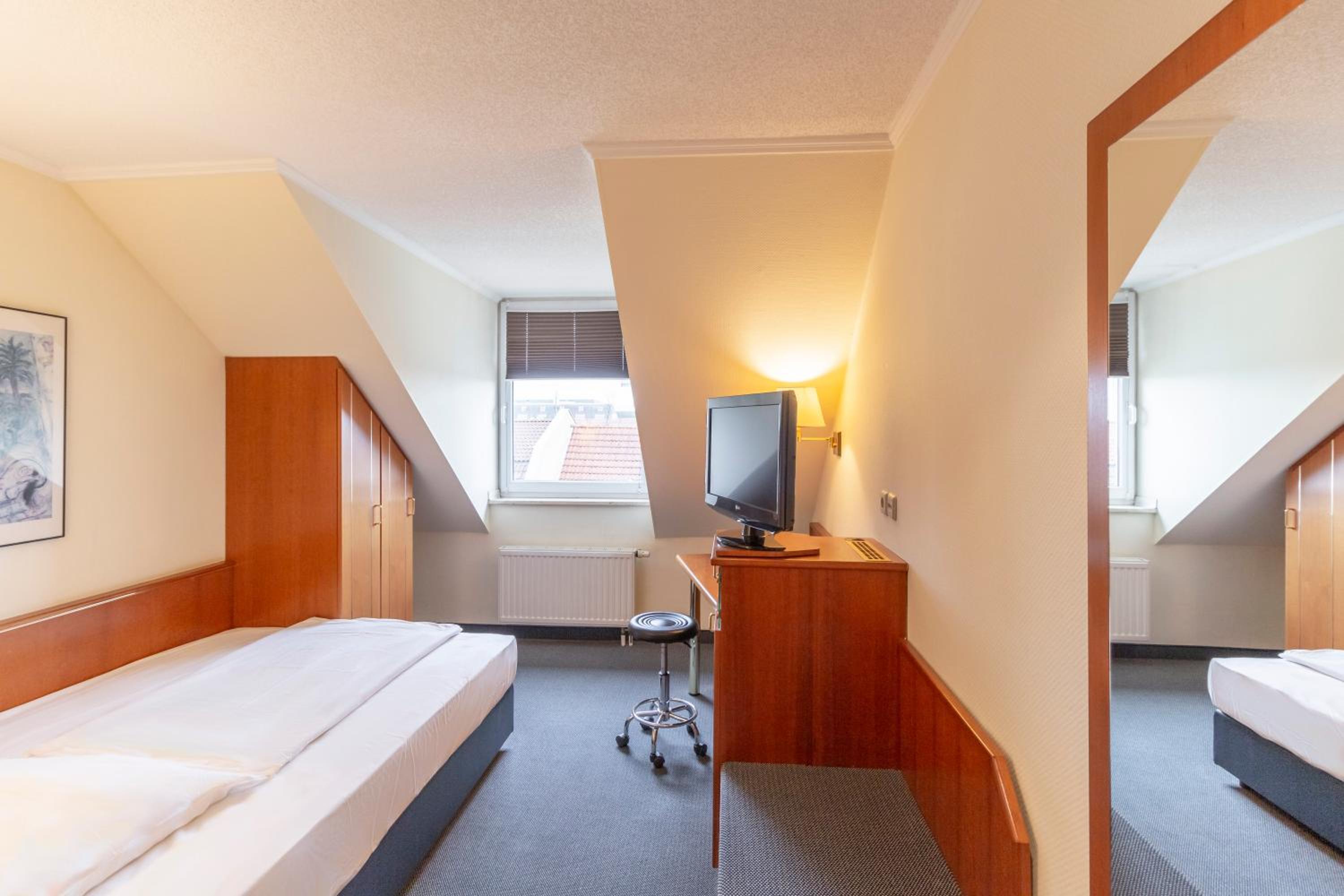 Single Room - Photo 8