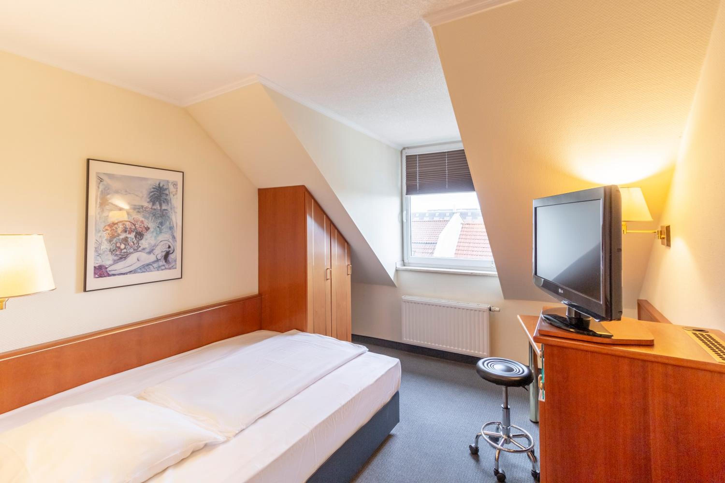 Single Room - Photo 7