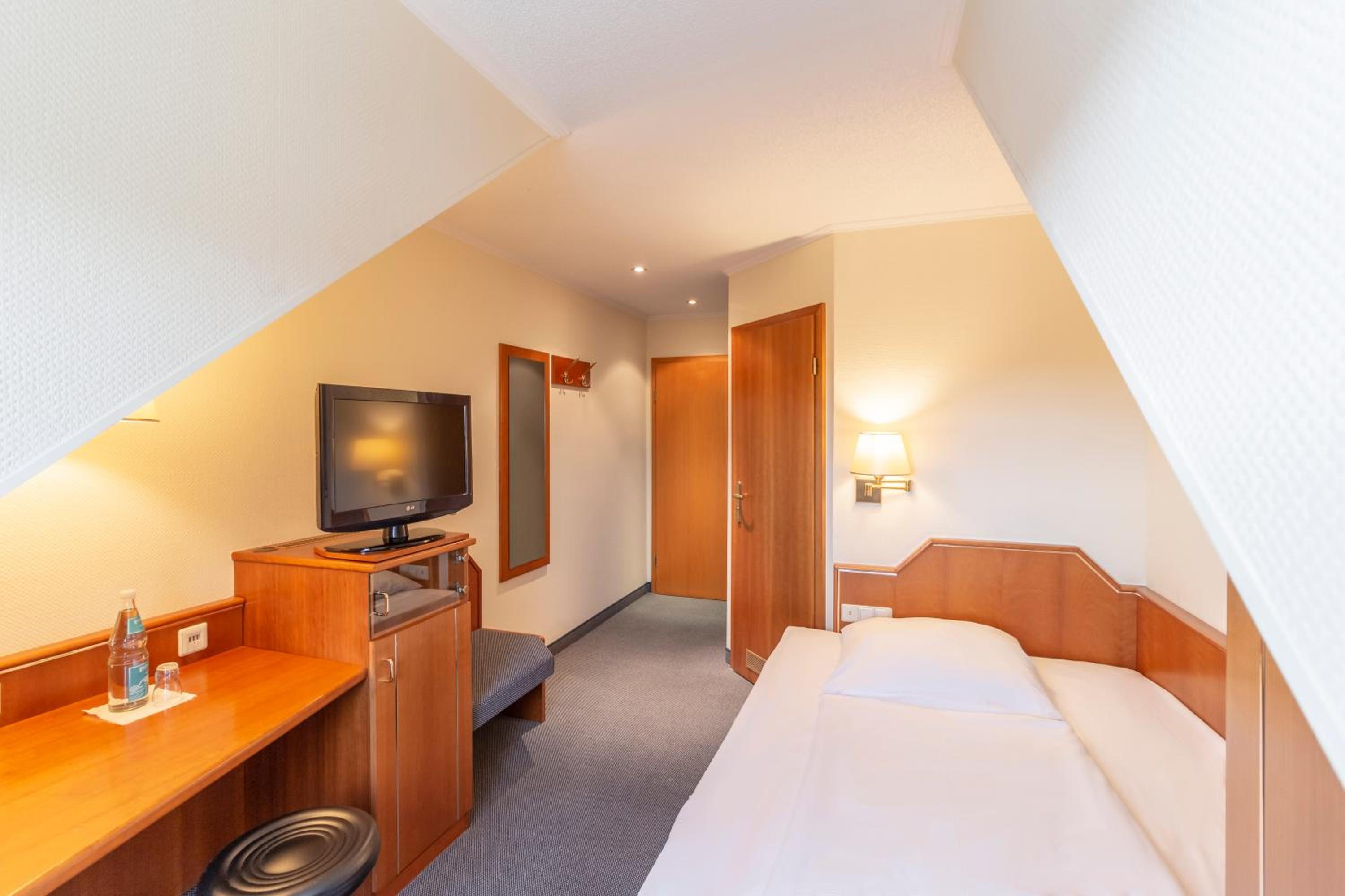 Single Room - Photo 5