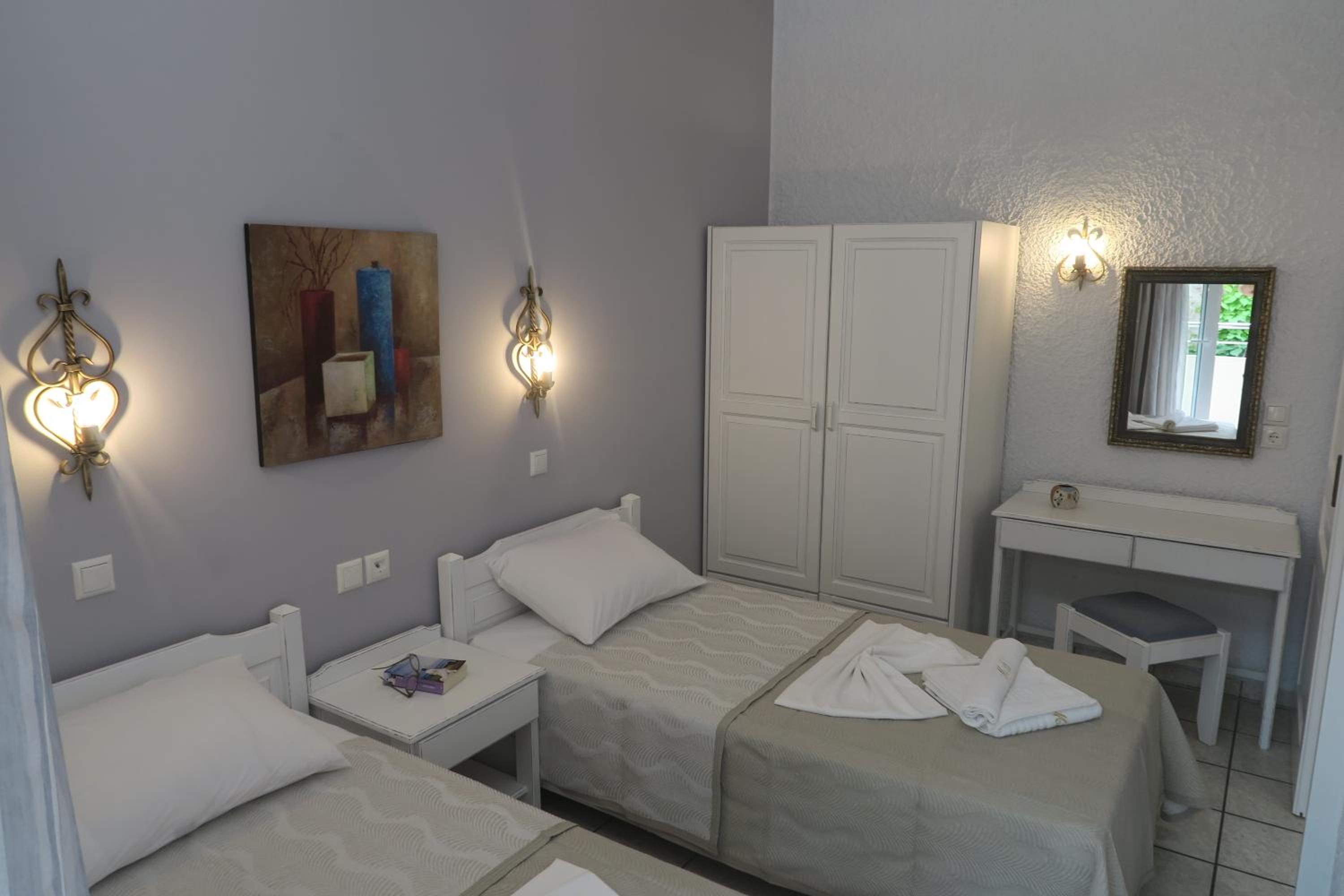 Classic Triple Room photo 2