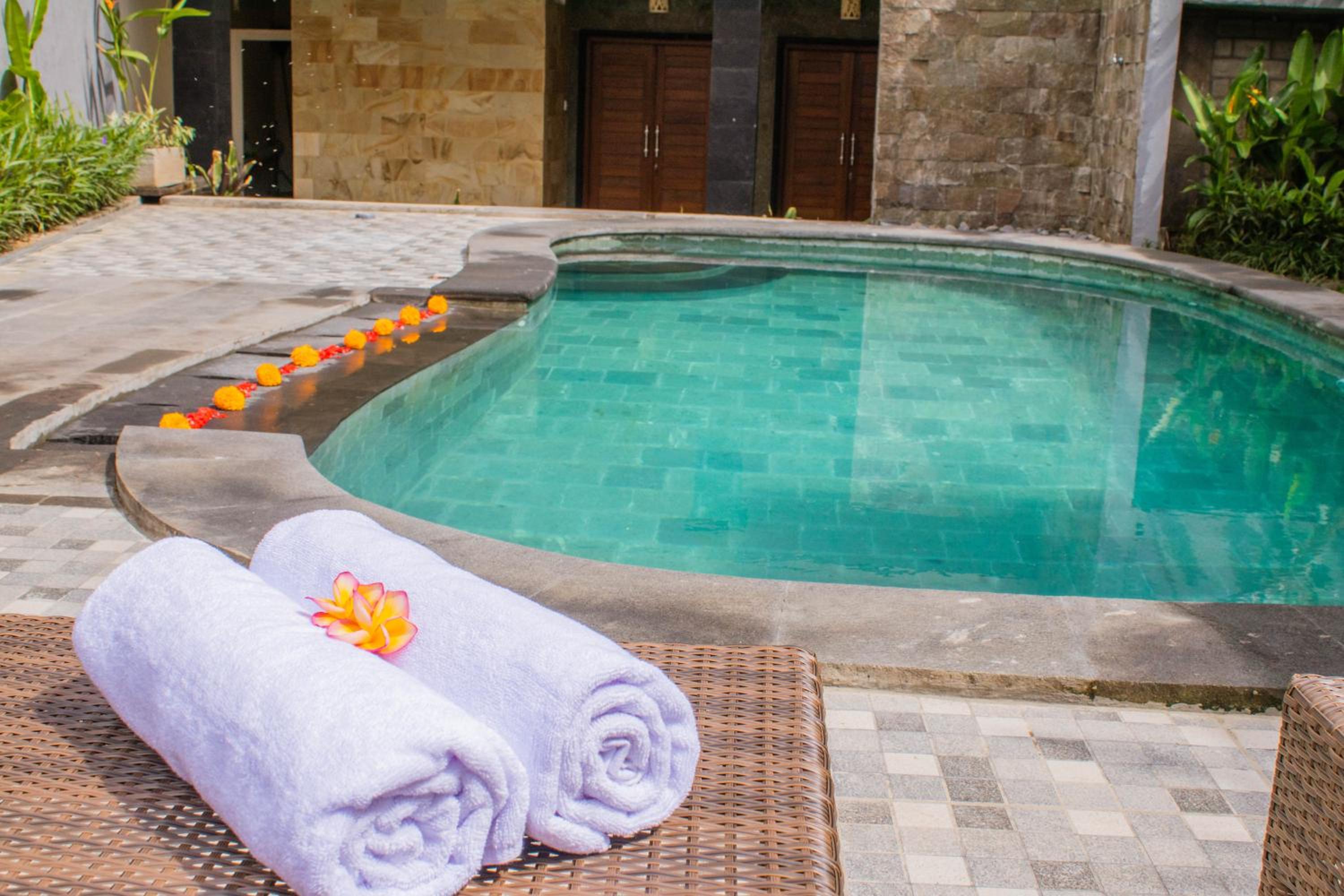 Standard Room with Pool View - Photo 12