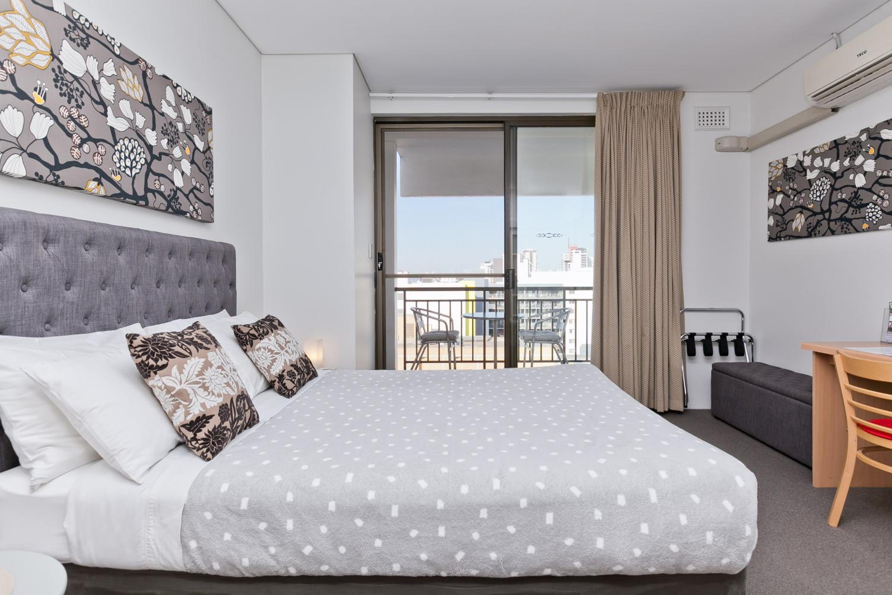 One-Bedroom Apartment With Balcony And City View