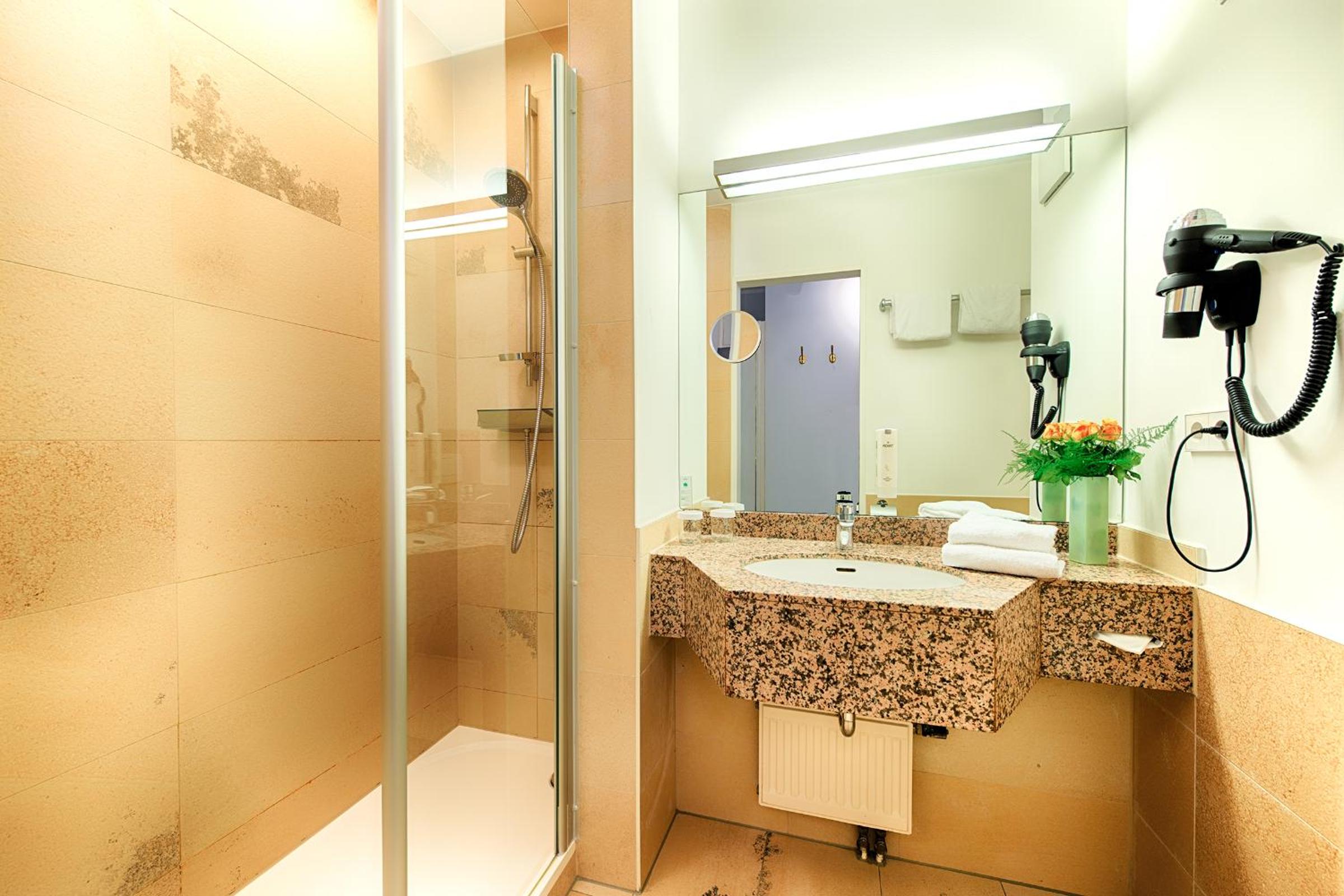 Business Double Room - Photo 2