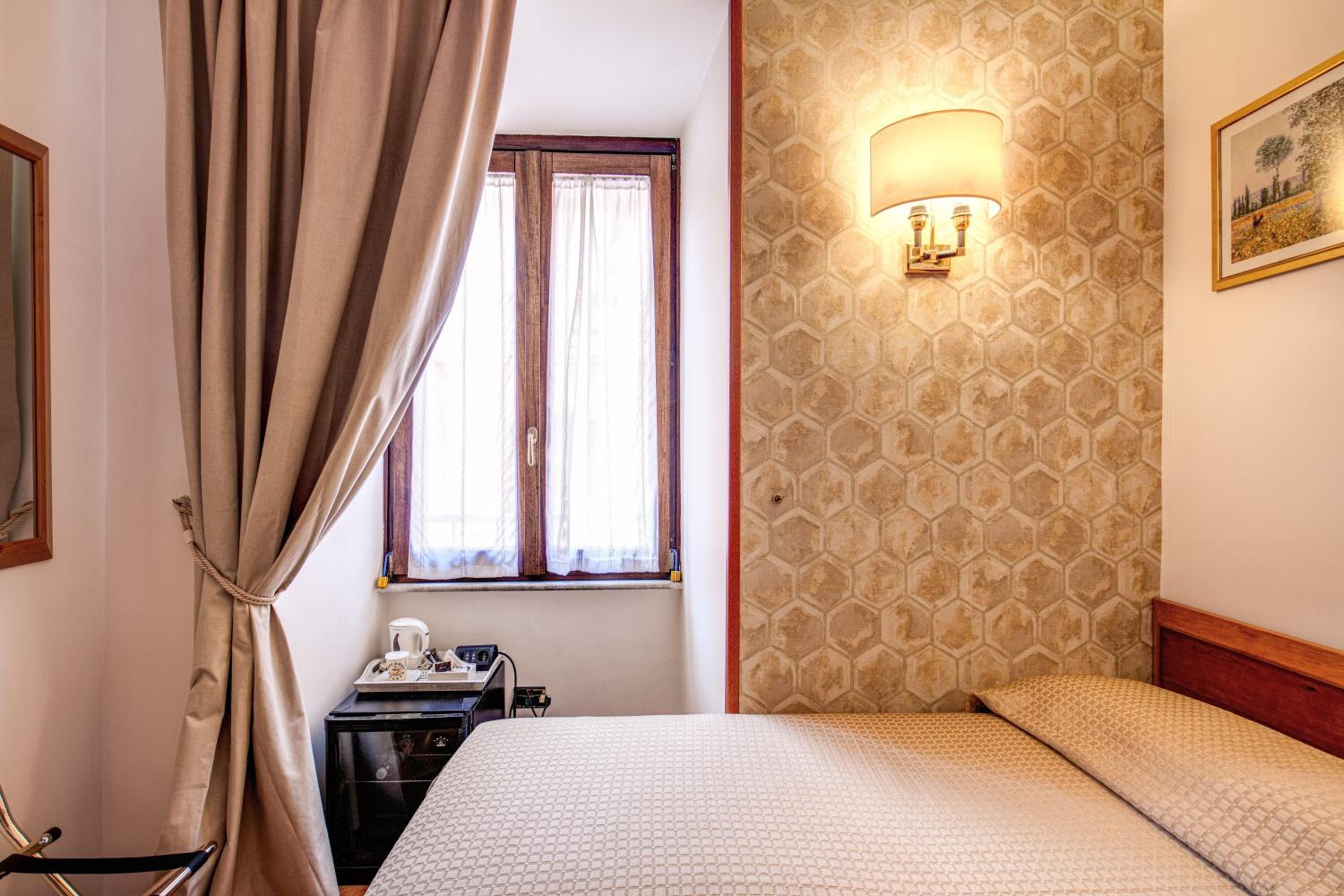 Single Room photo 2
